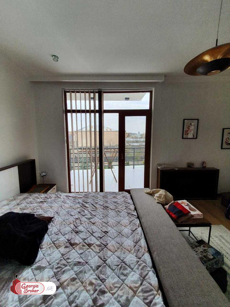 იყიდება ახალი გარემონტებული 6 ოთახიანი სახლი