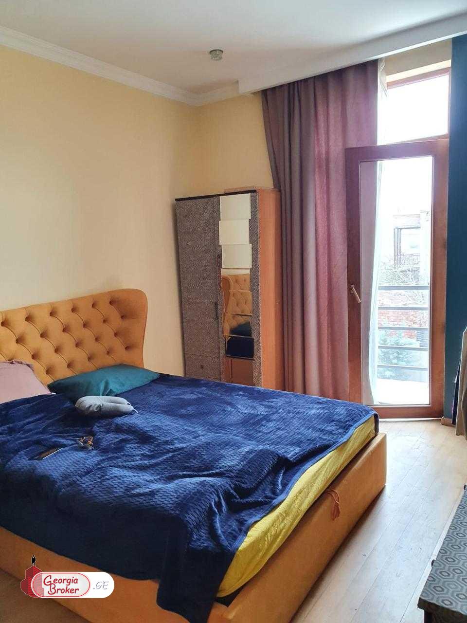 იყიდება ახალი გარემონტებული 6 ოთახიანი სახლი