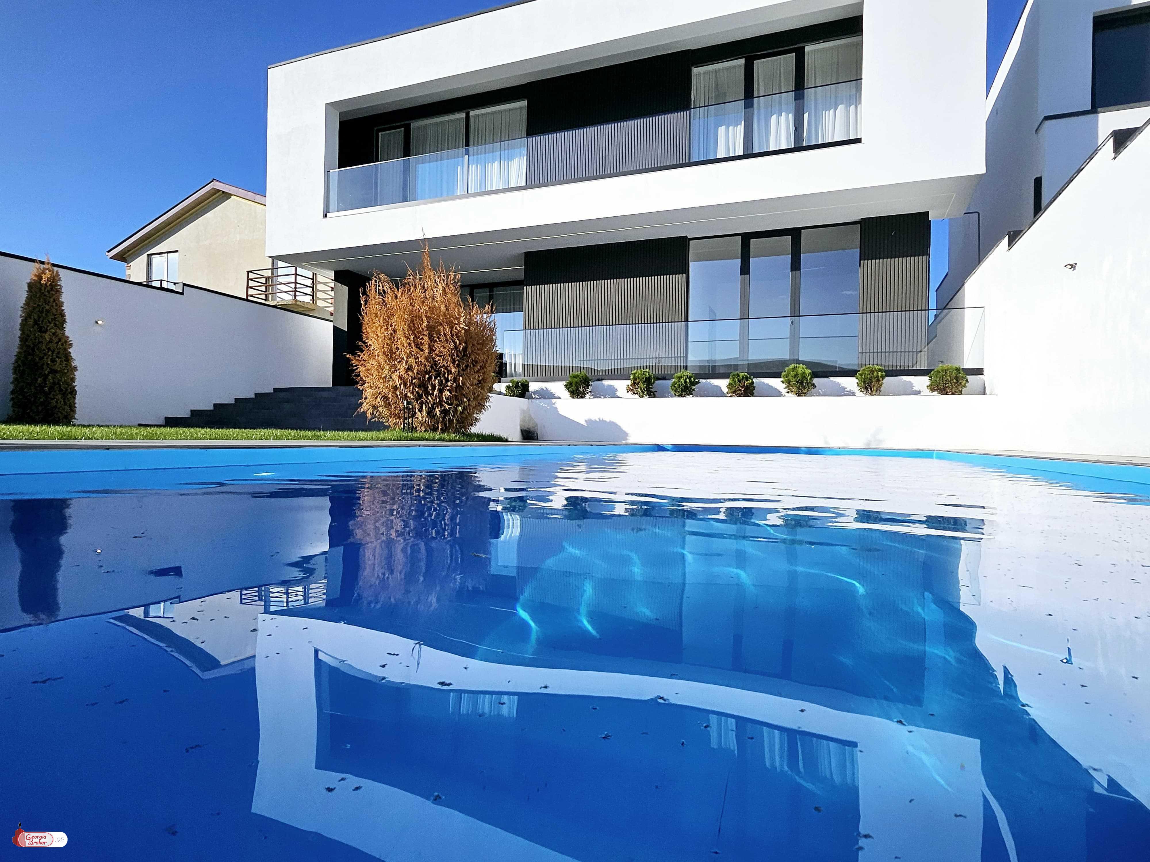 продается дом с новым ремонтом 7-комнат