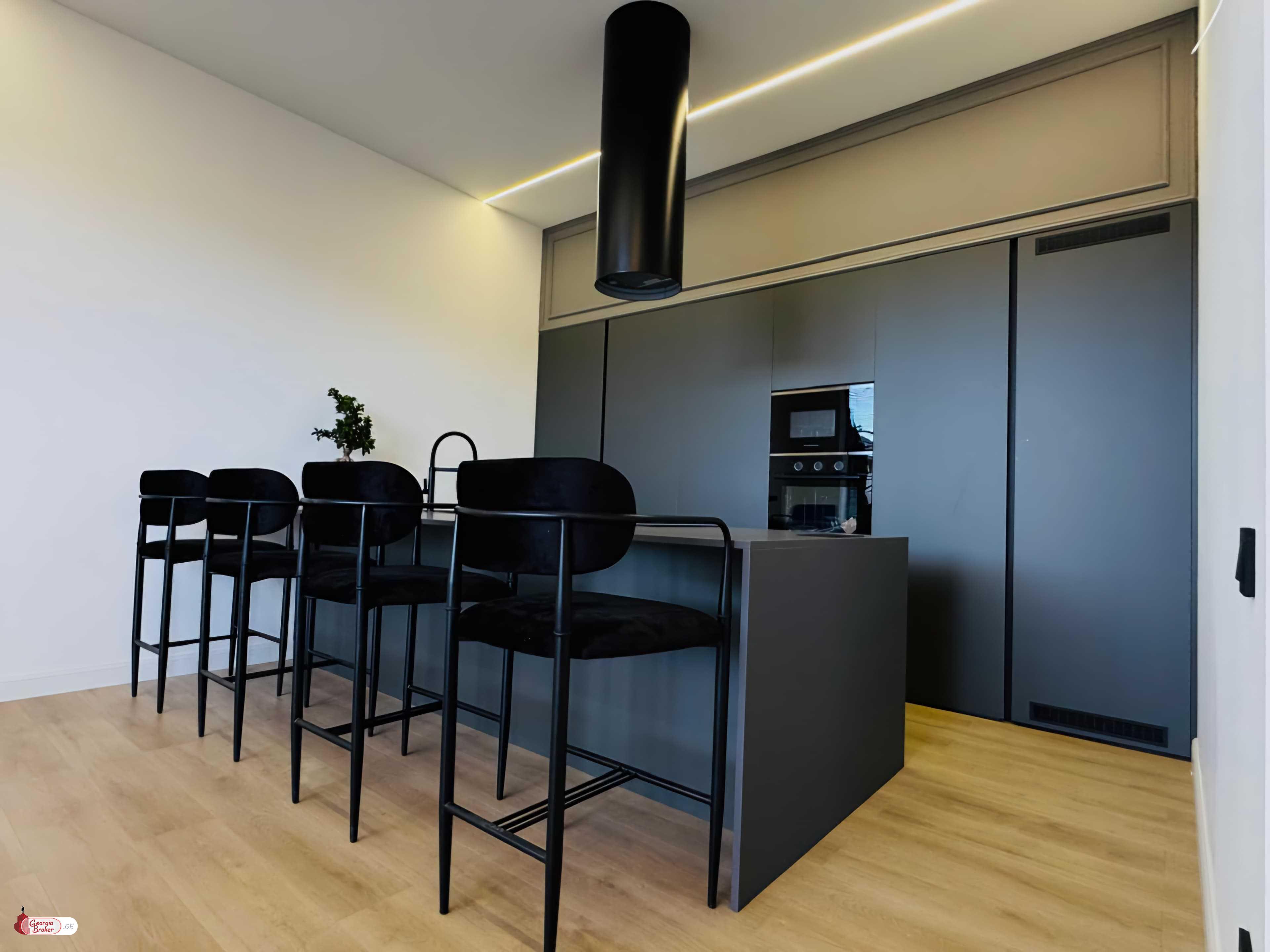 продается дом с новым ремонтом 7-комнат