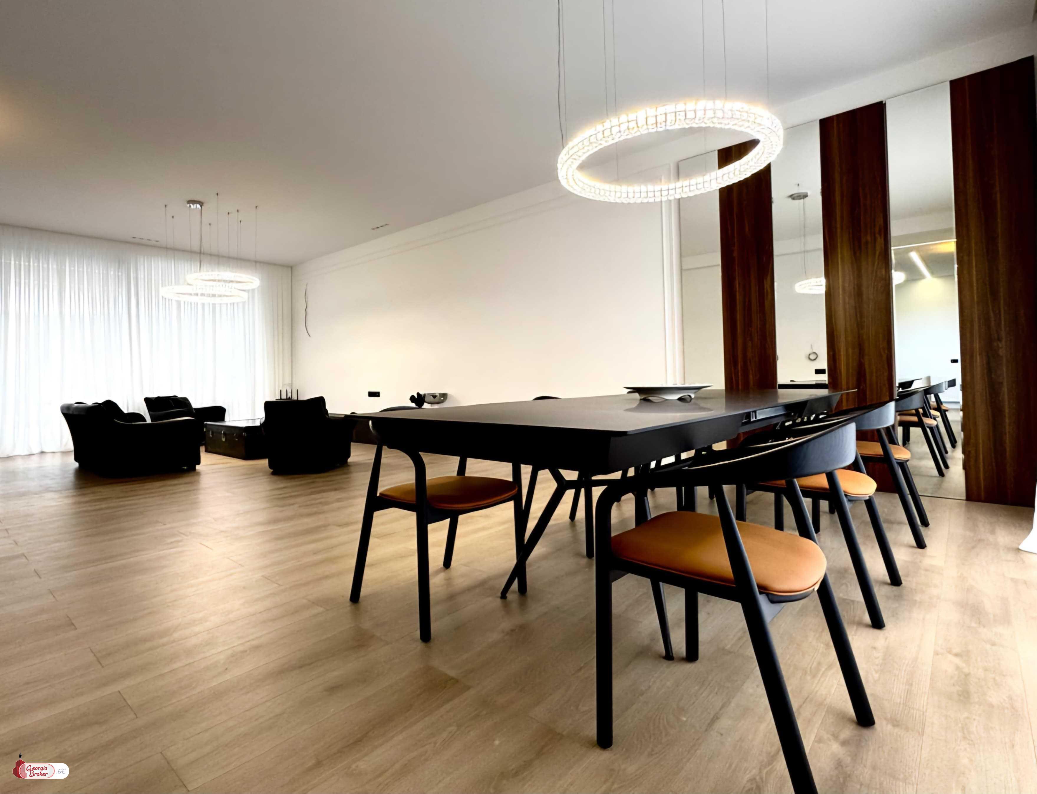 продается дом с новым ремонтом 7-комнат