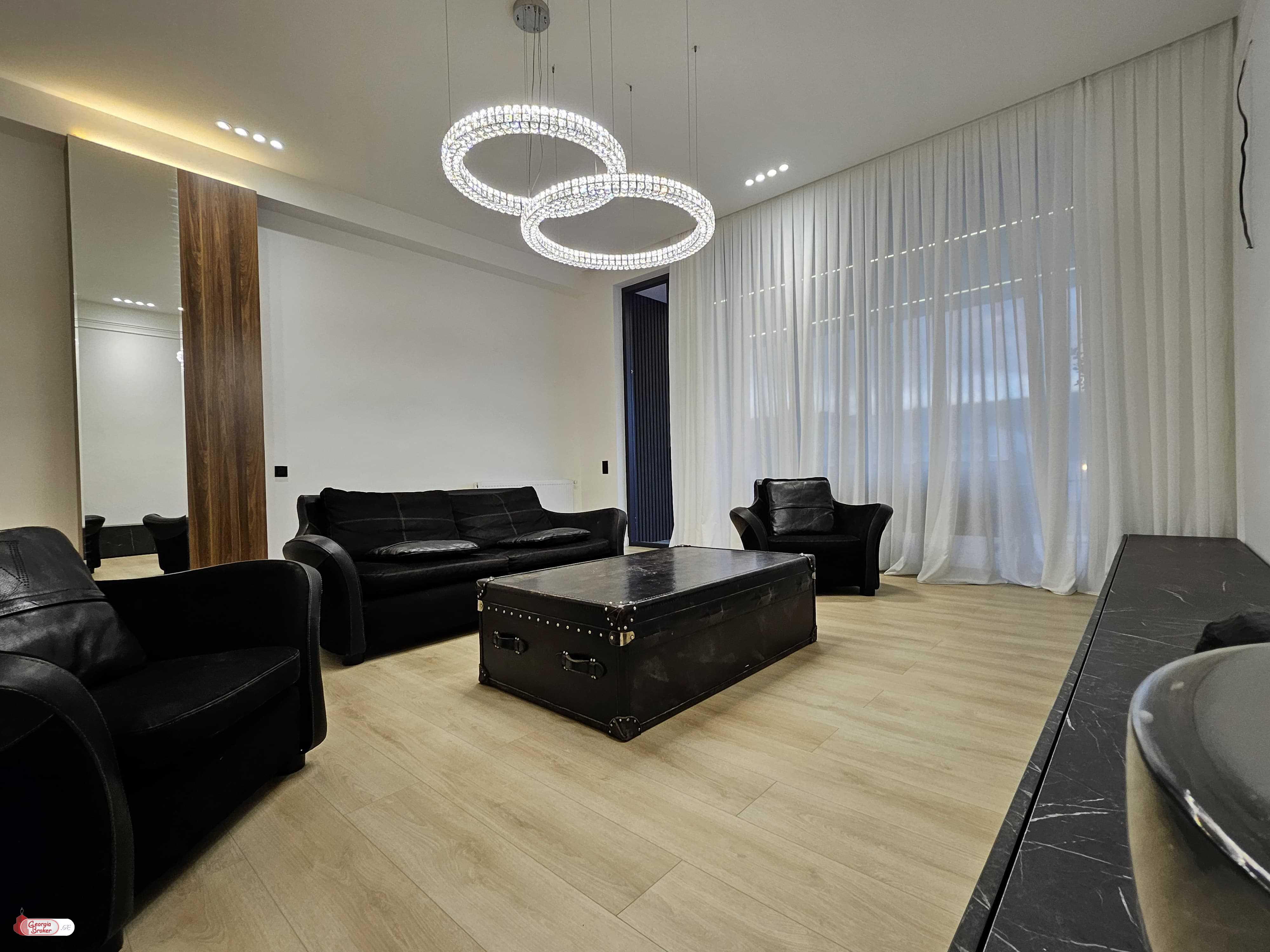 продается дом с новым ремонтом 7-комнат