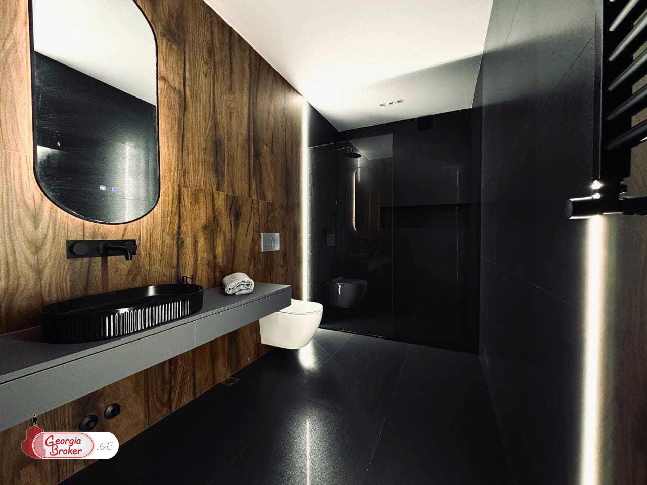 продается дом с новым ремонтом 7-комнат