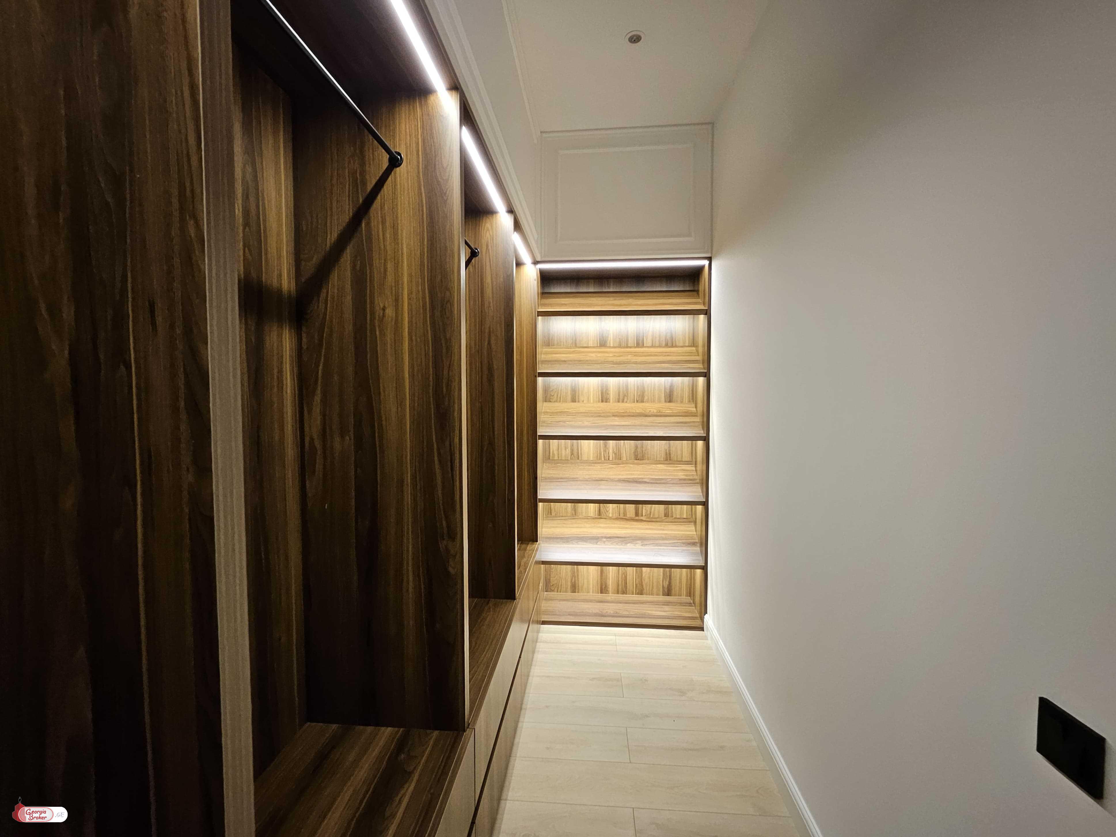 продается дом с новым ремонтом 7-комнат