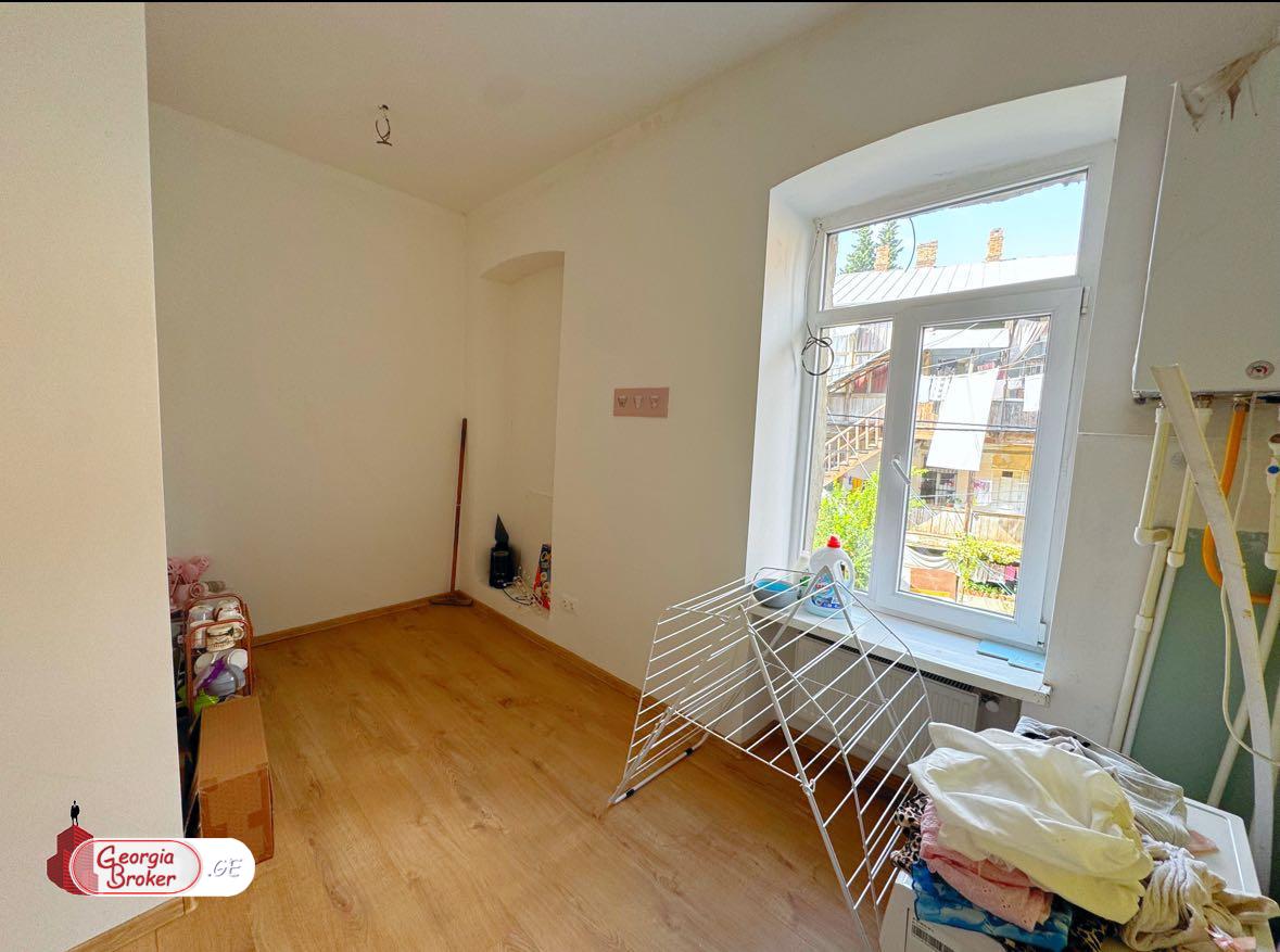 продается квартира с новым ремонтом 3-комнаты