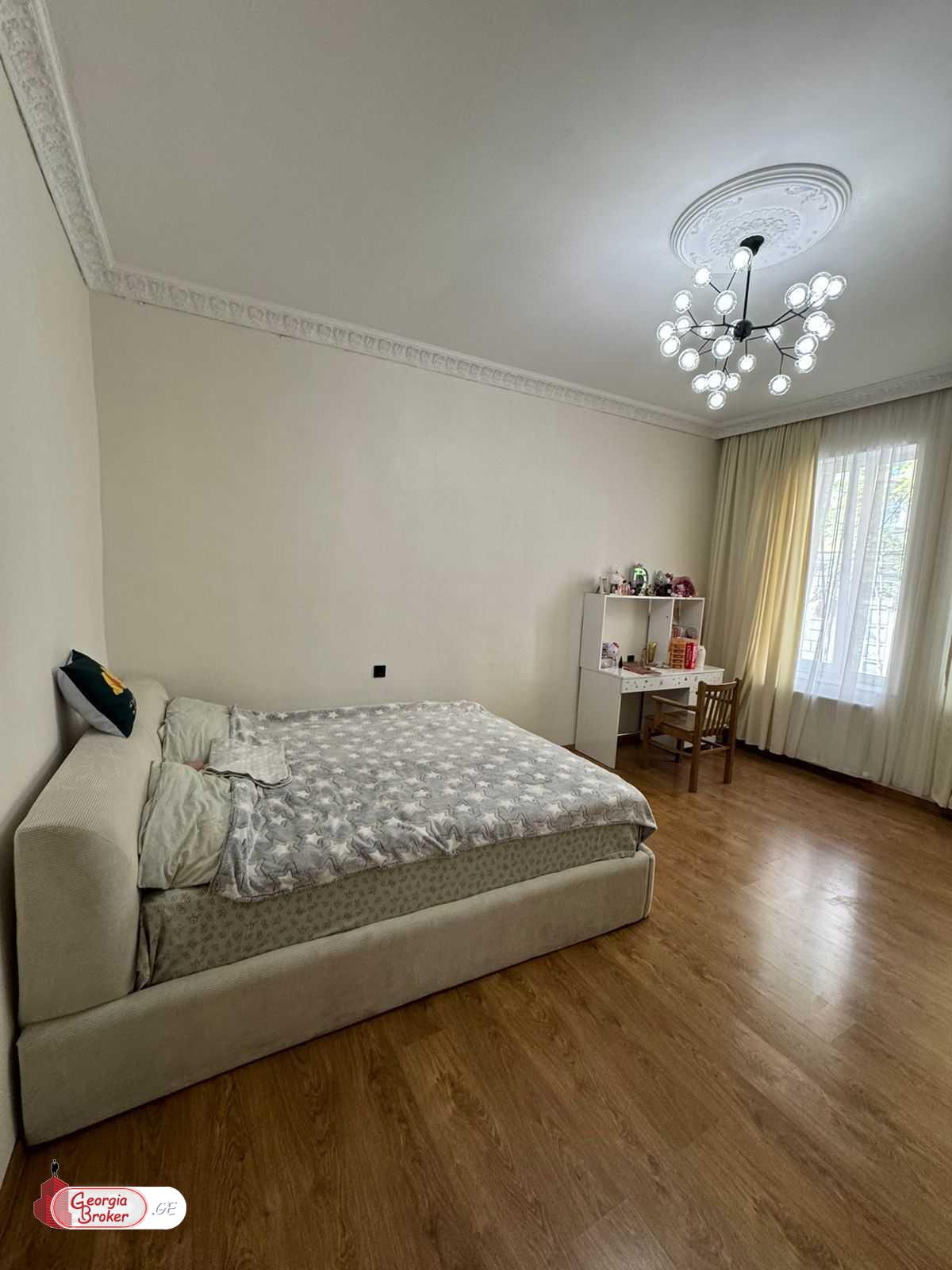 იყიდება ახალი გარემონტებული 4 ოთახიანი ბინა