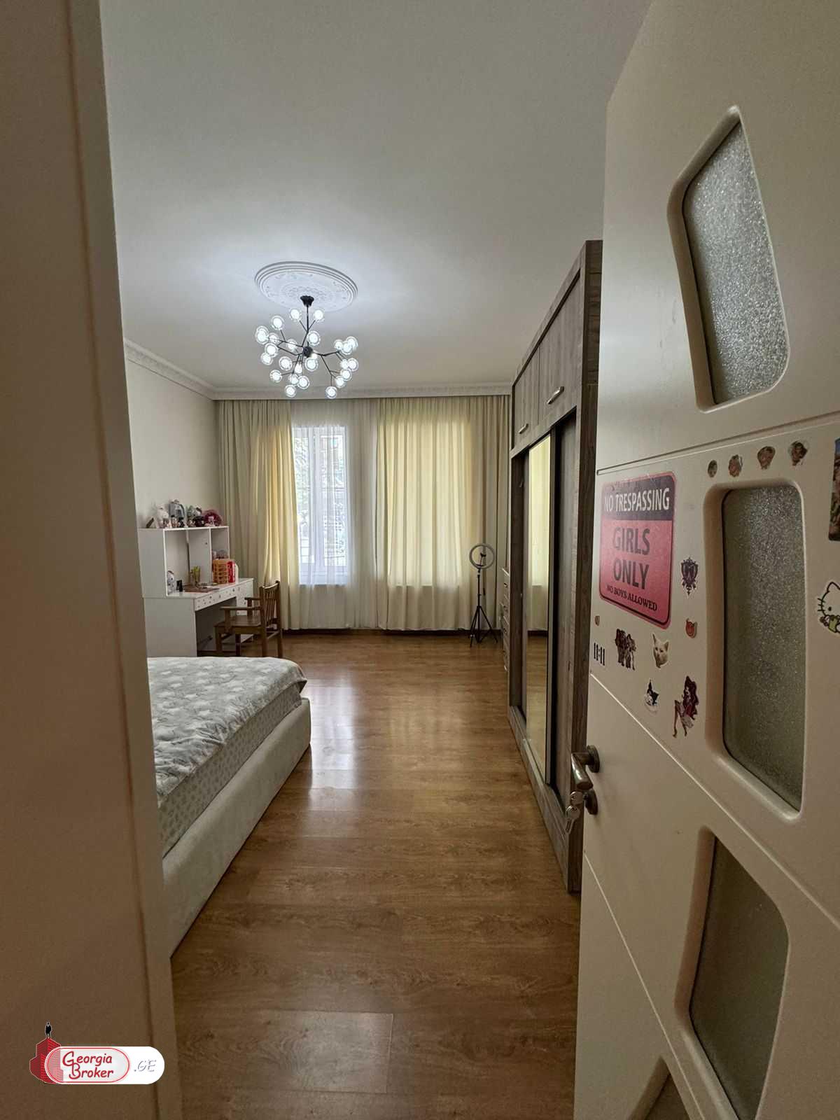 იყიდება ახალი გარემონტებული 4 ოთახიანი ბინა