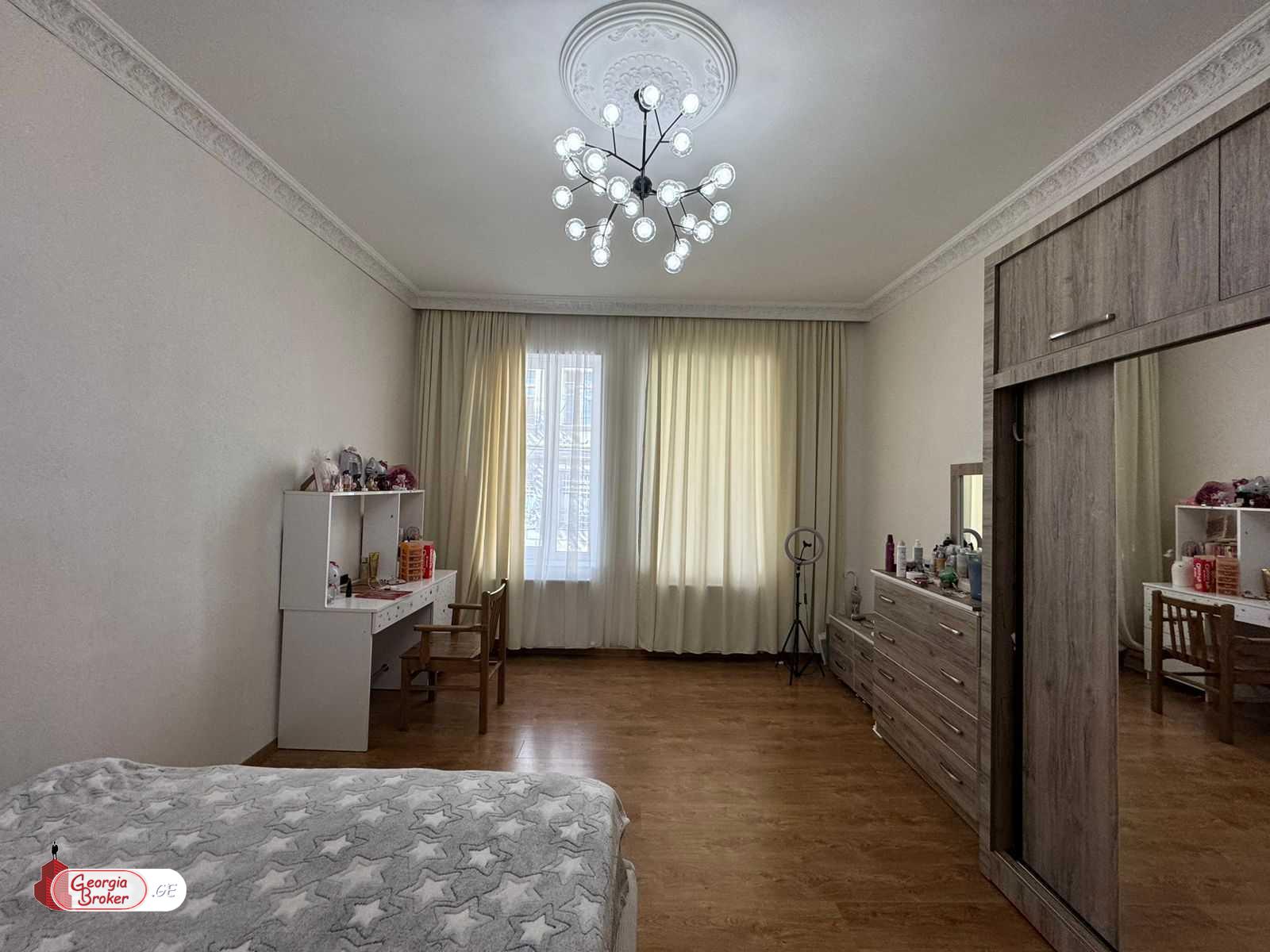 იყიდება ახალი გარემონტებული 4 ოთახიანი ბინა