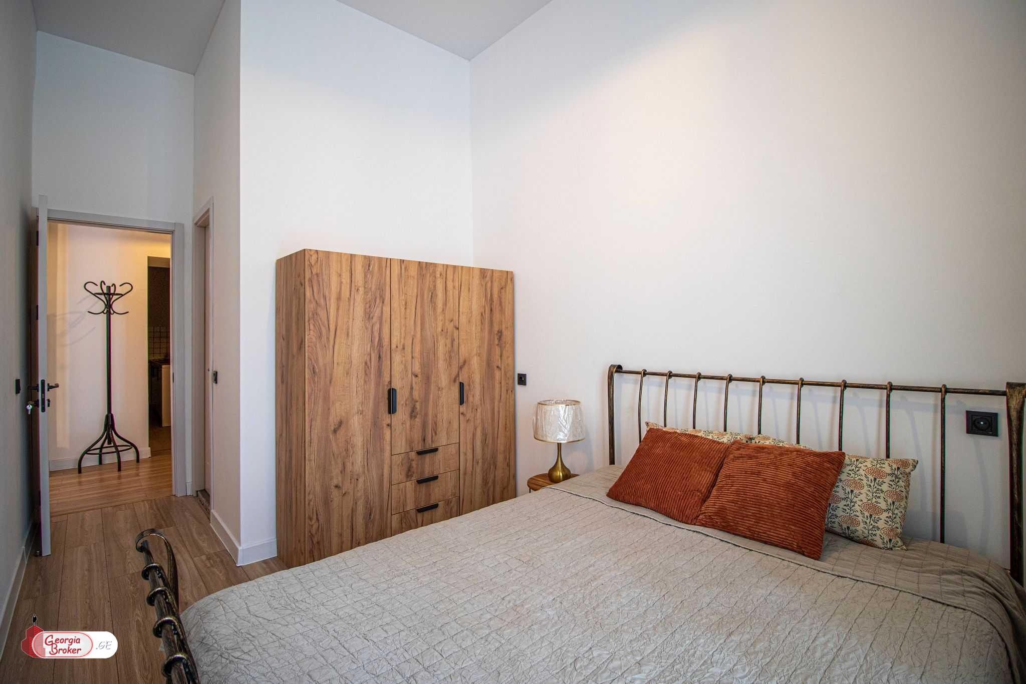 იყიდება ახალი გარემონტებული 3 ოთახიანი ბინა