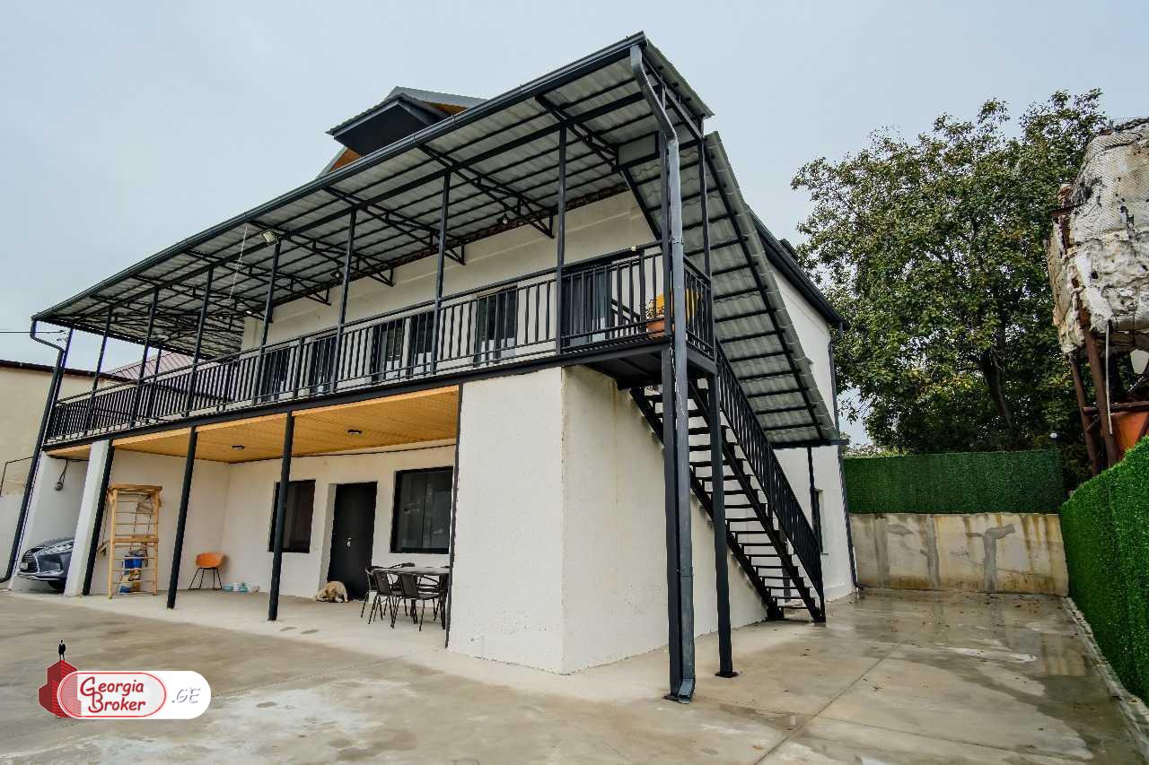 nearly repaired 11-room house for sale