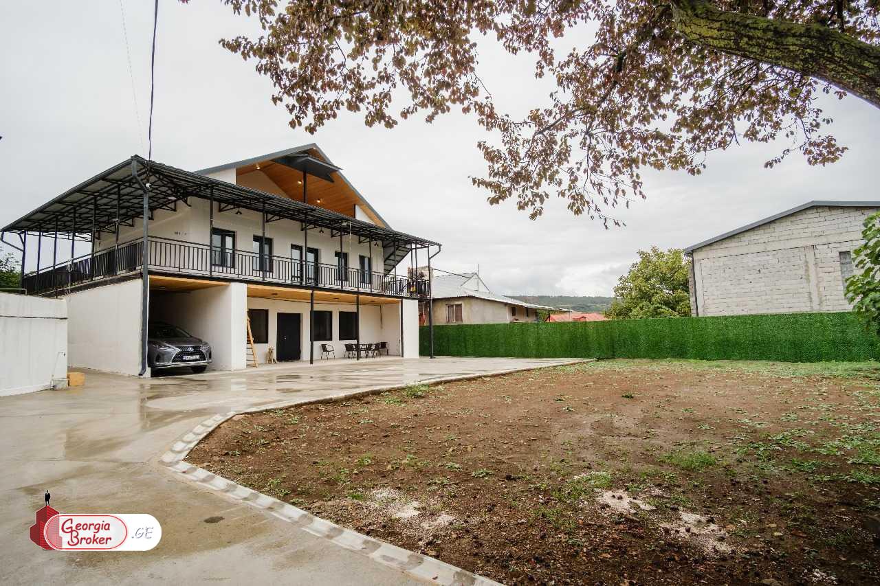 nearly repaired 11-room house for sale