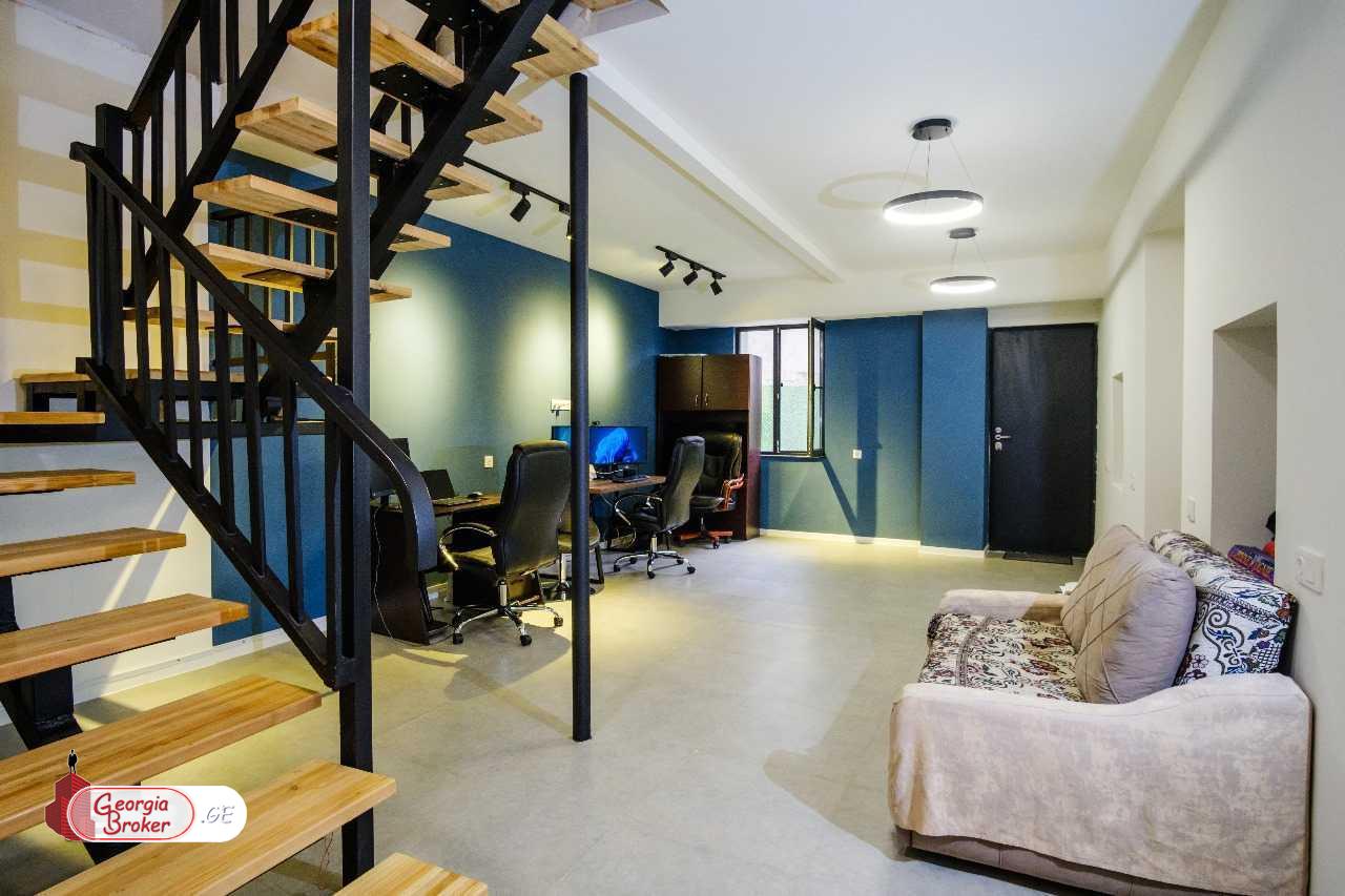 nearly repaired 11-room house for sale