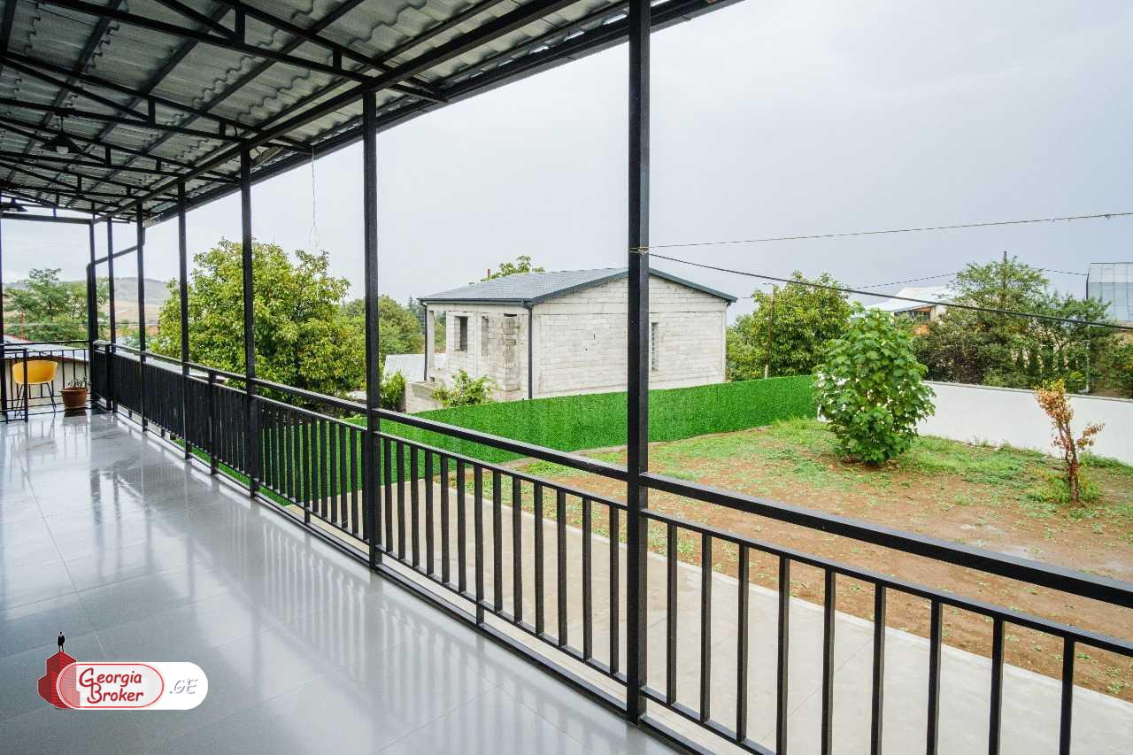 nearly repaired 11-room house for sale