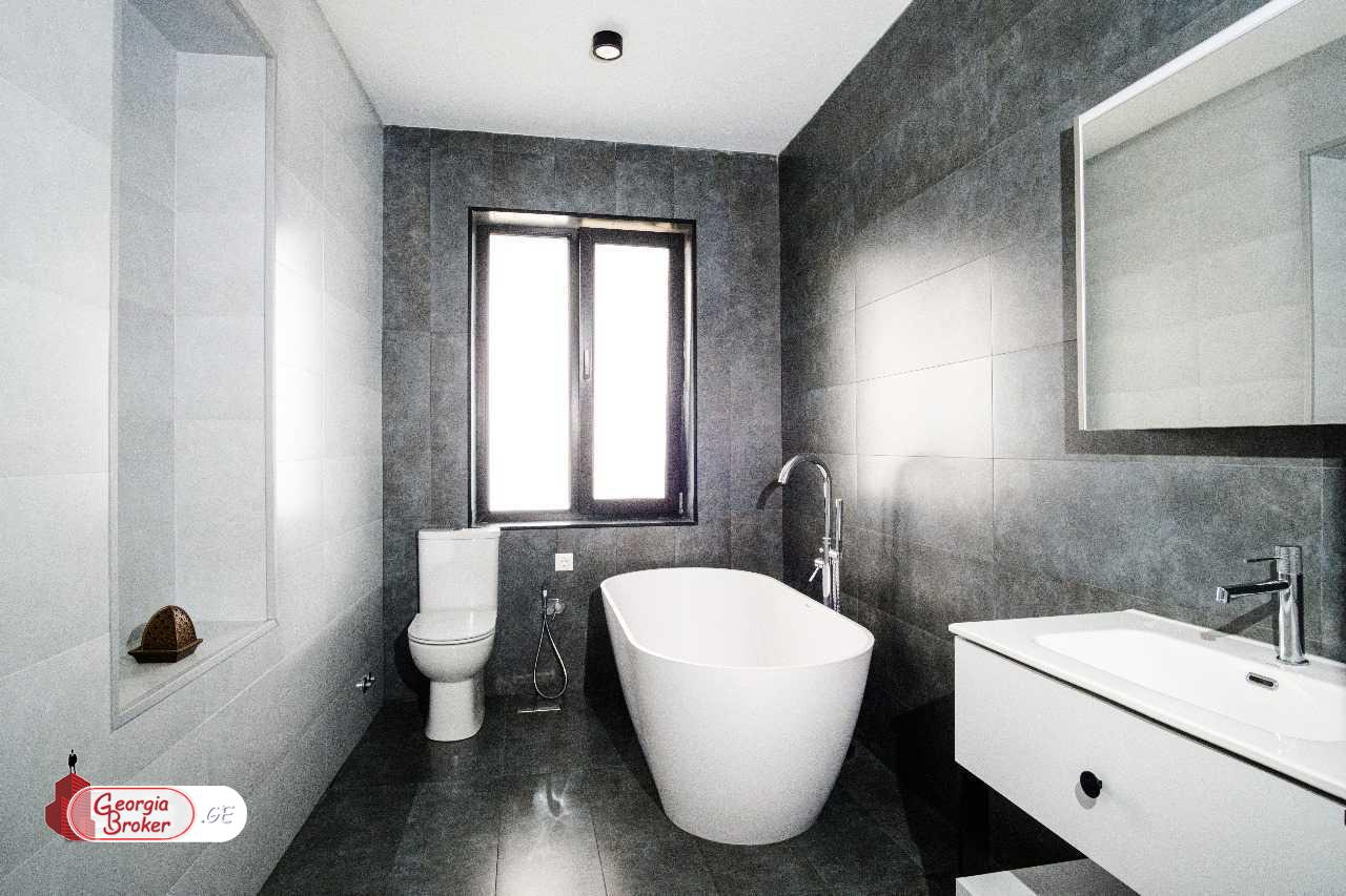 nearly repaired 11-room house for sale