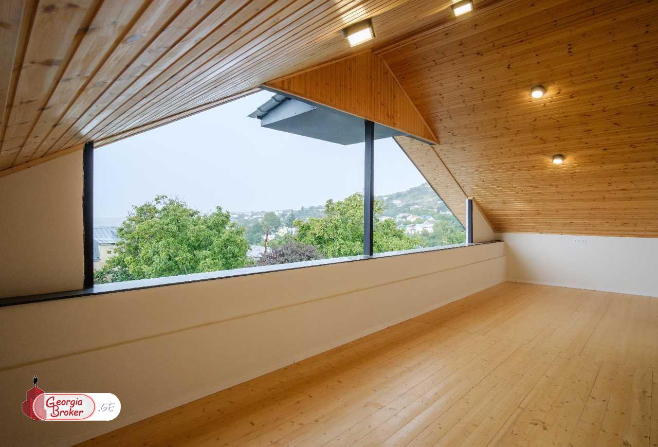 nearly repaired 11-room house for sale