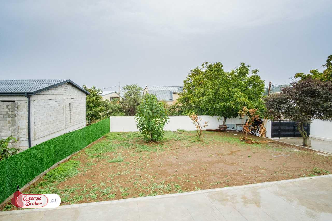 nearly repaired 11-room house for sale