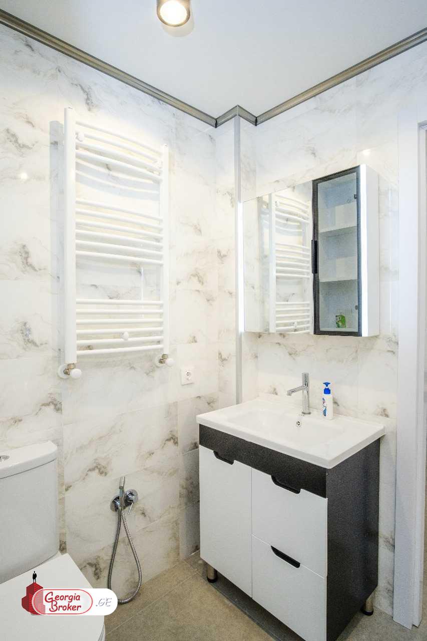 nearly repaired 11-room house for sale