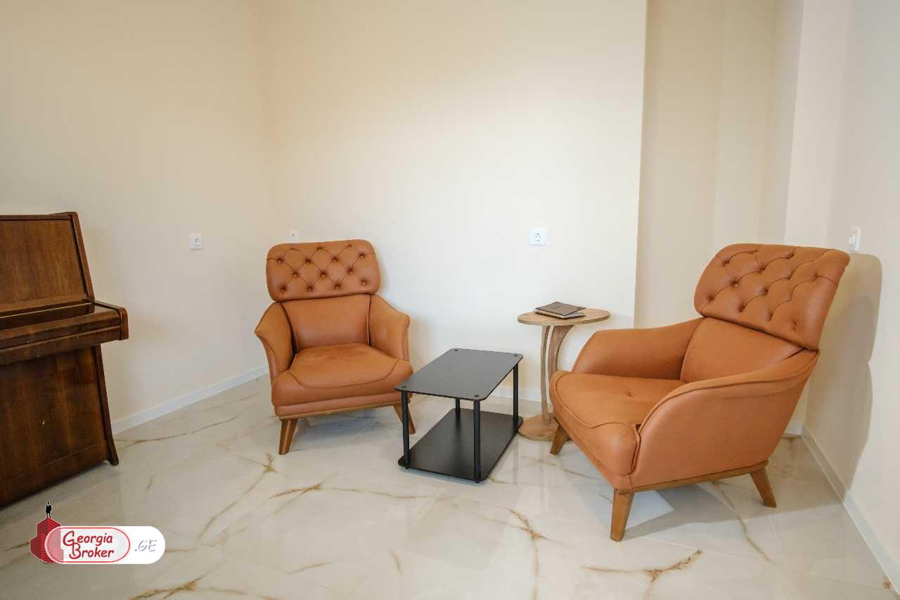 nearly repaired 11-room house for sale