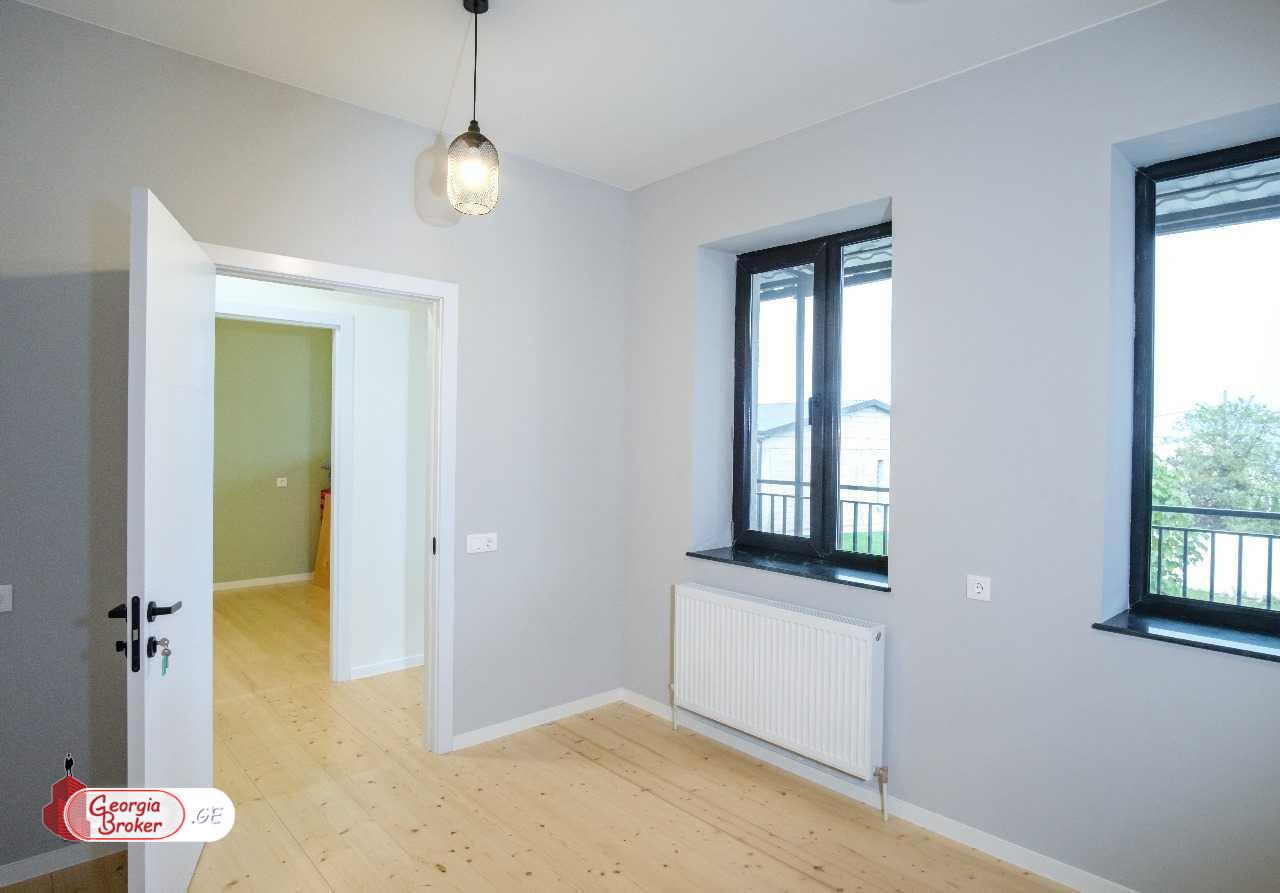 nearly repaired 11-room house for sale