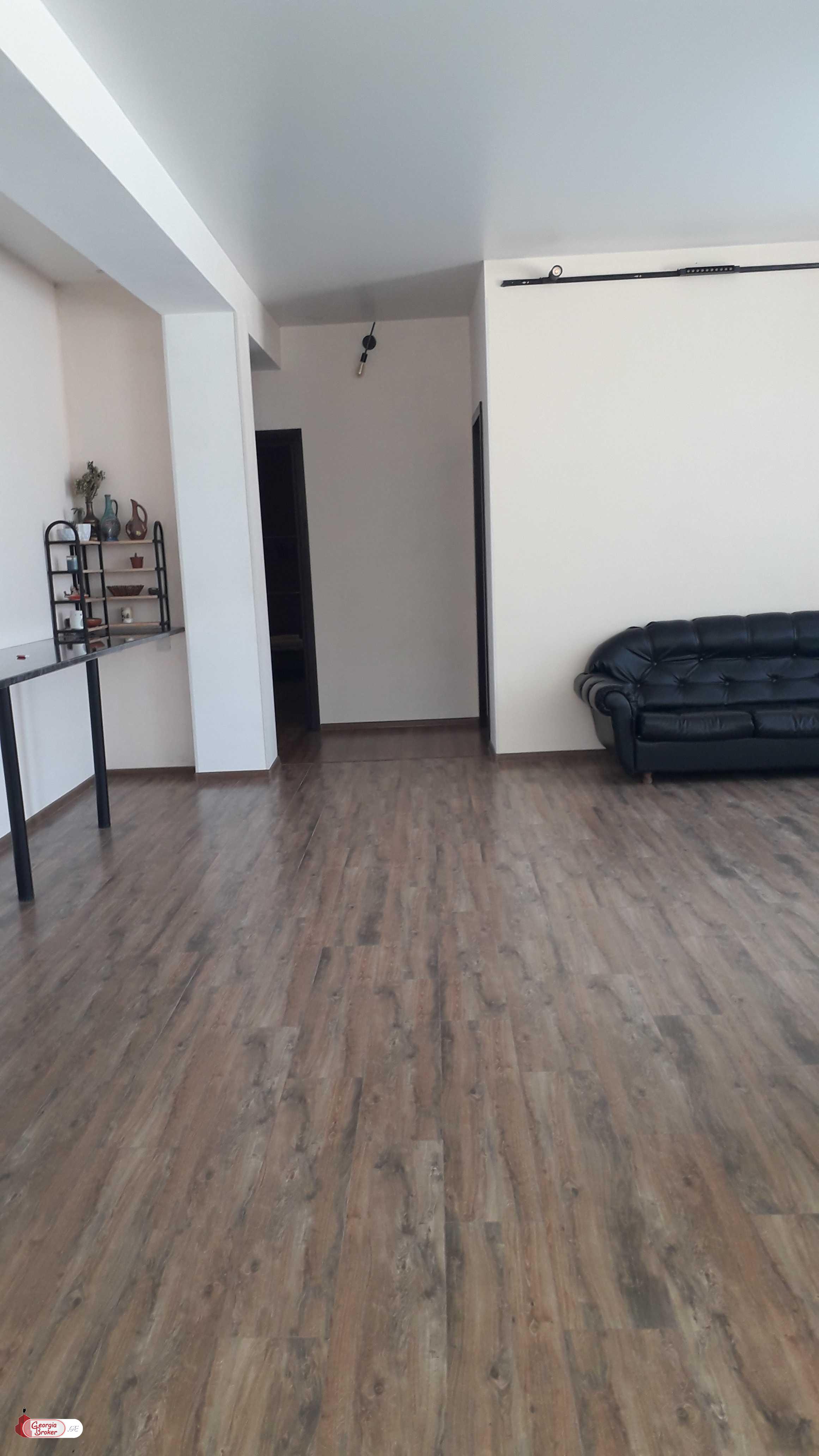 იყიდება ახალი გარემონტებული 7 ოთახიანი სახლი