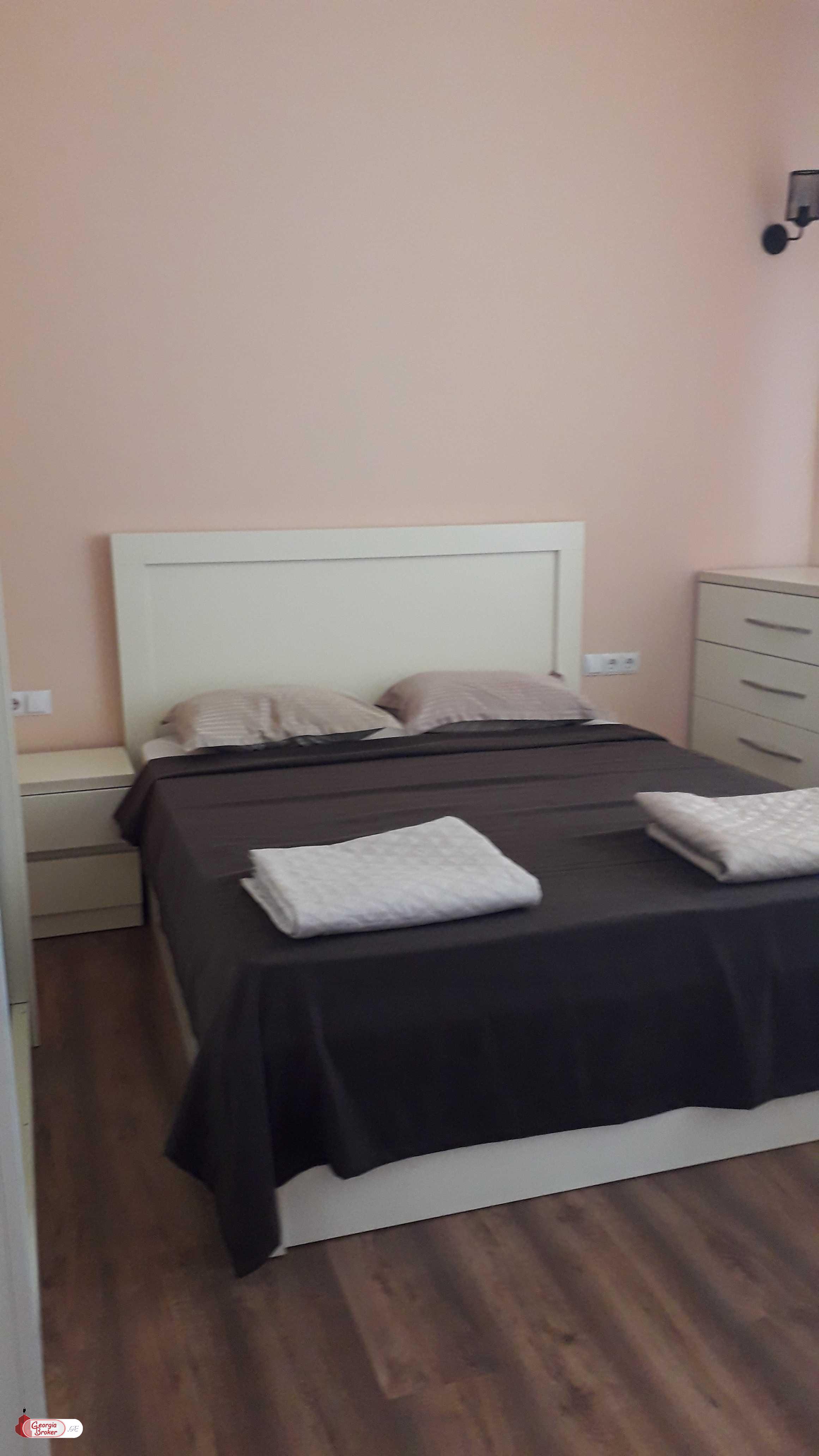 იყიდება ახალი გარემონტებული 7 ოთახიანი სახლი