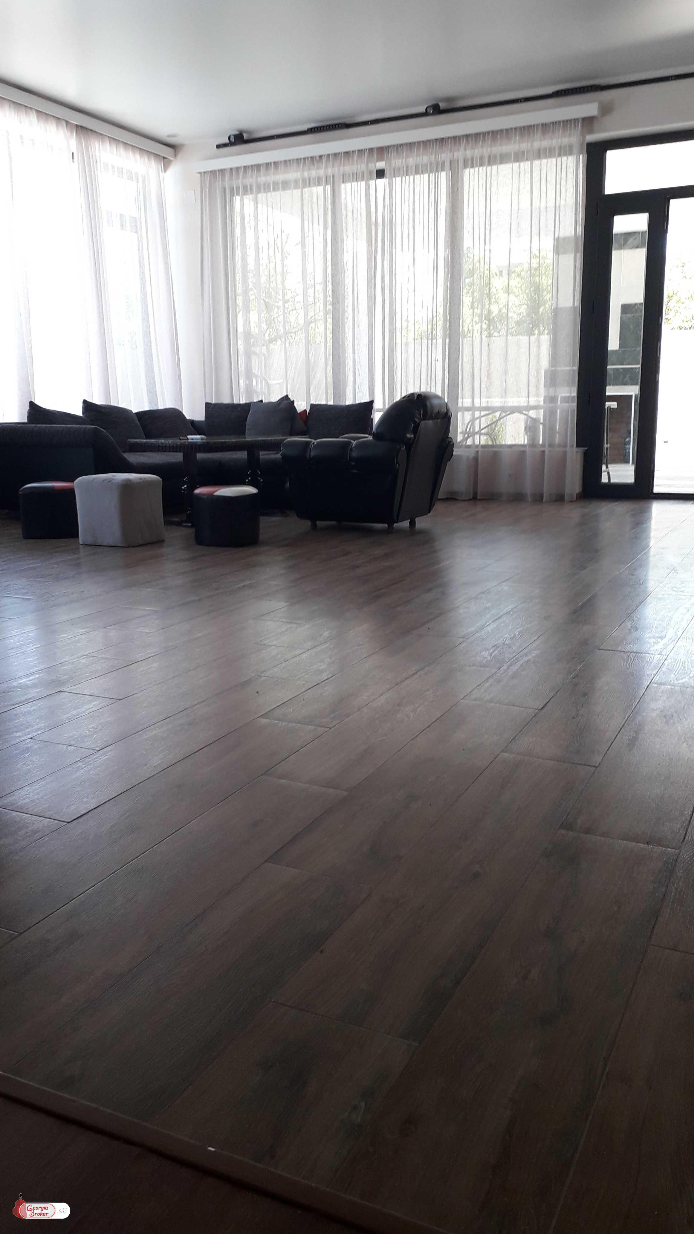 იყიდება ახალი გარემონტებული 7 ოთახიანი სახლი