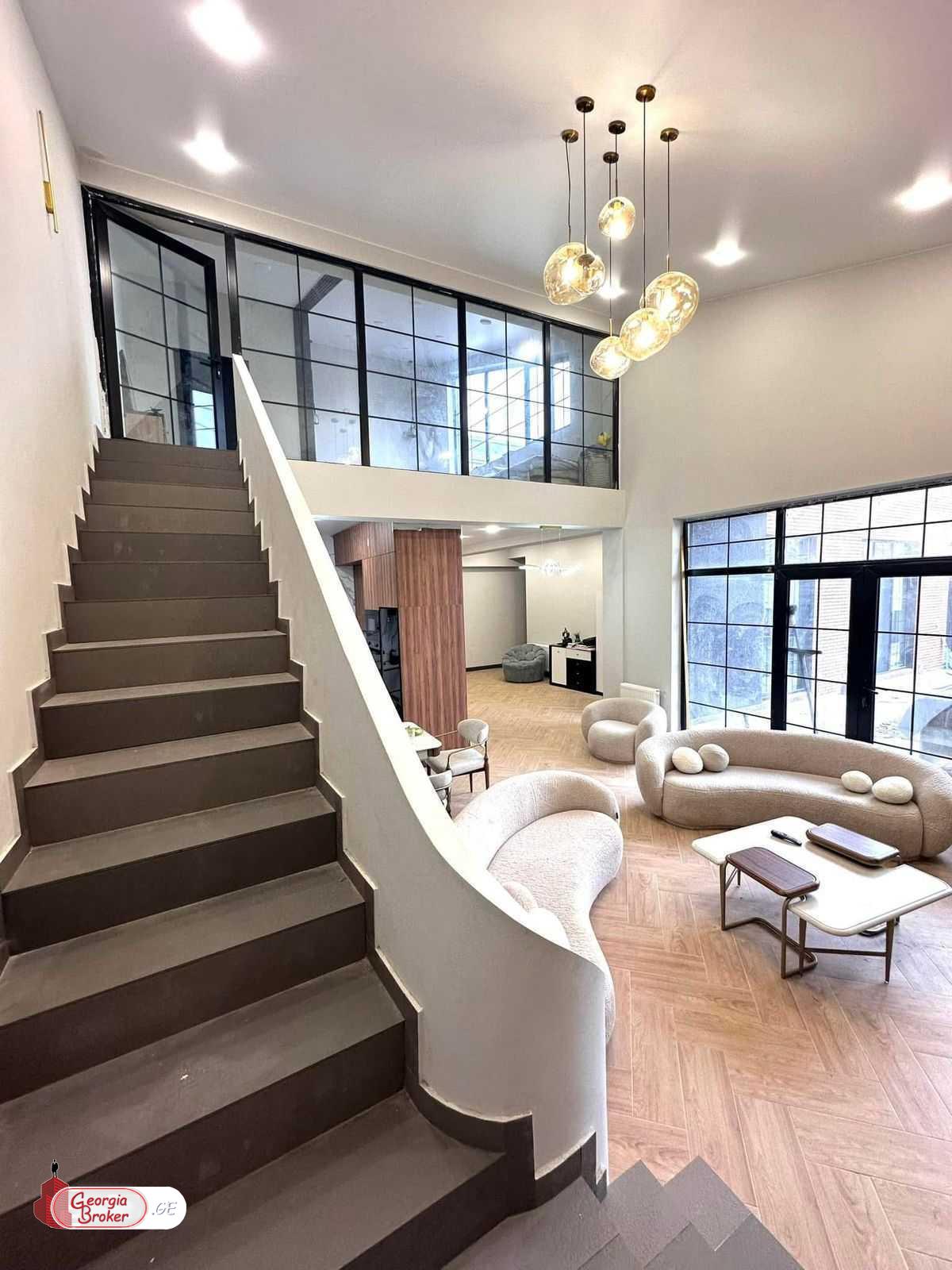 продается дом с новым ремонтом 6-комнат