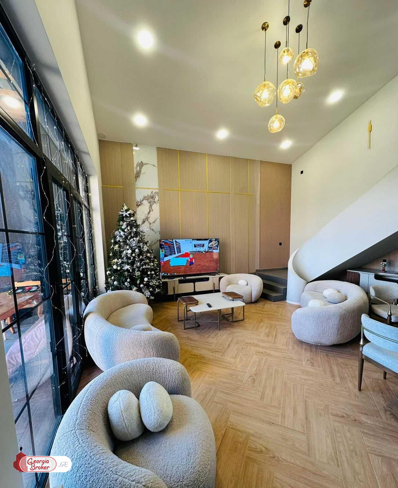 продается дом с новым ремонтом 6-комнат