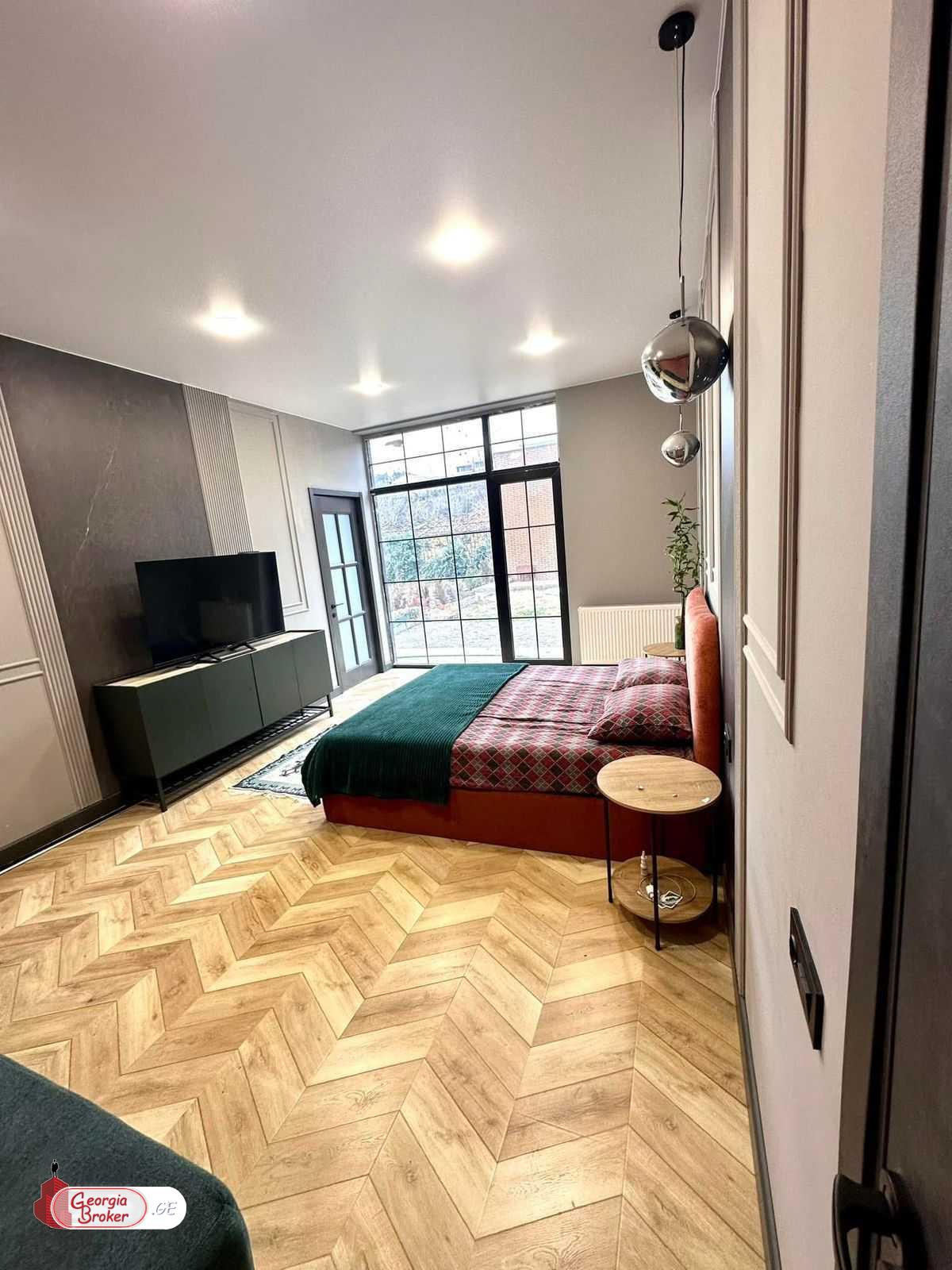 продается дом с новым ремонтом 6-комнат