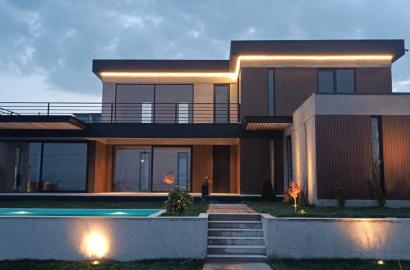 იყიდება ახალი გარემონტებული 11 ოთახიანი სახლი