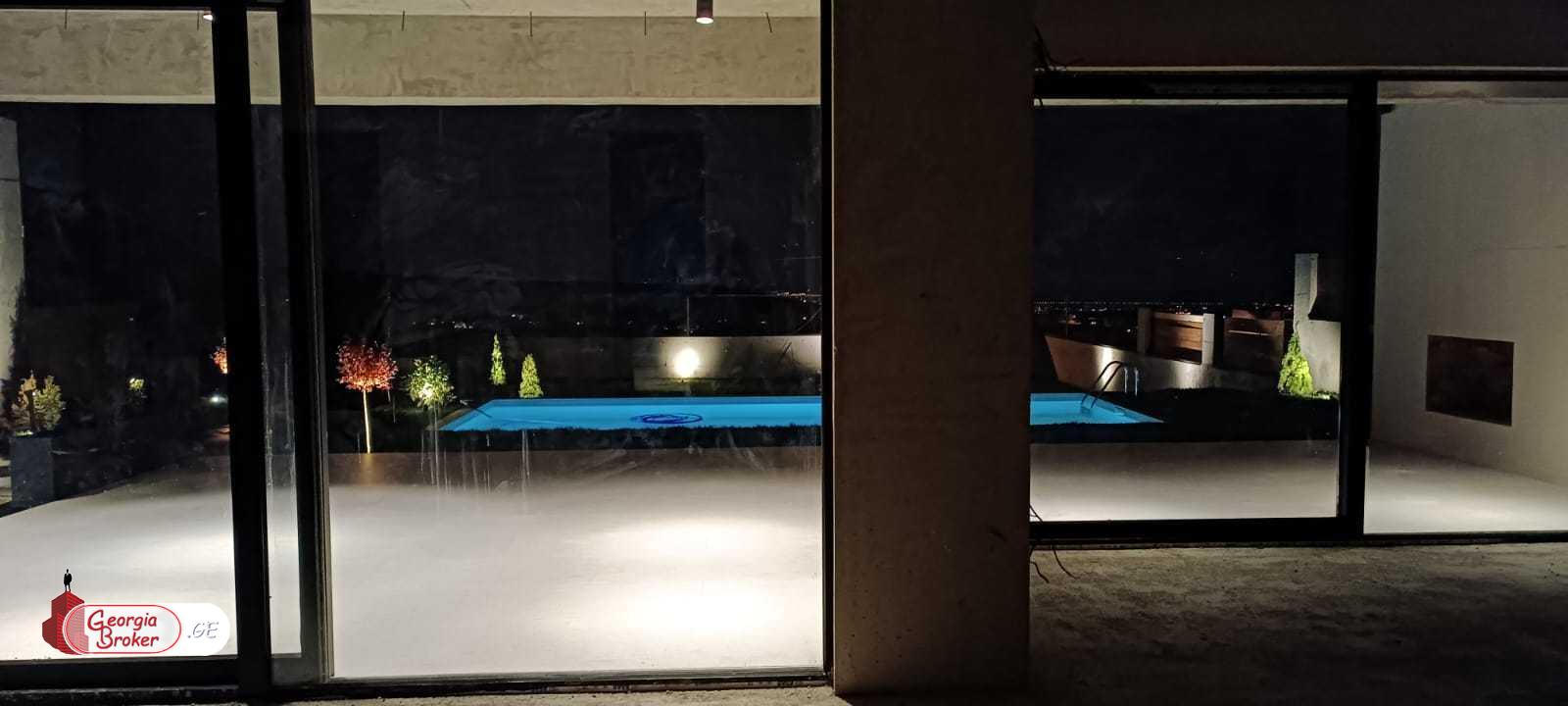 продается дом с новым ремонтом 11-комнат