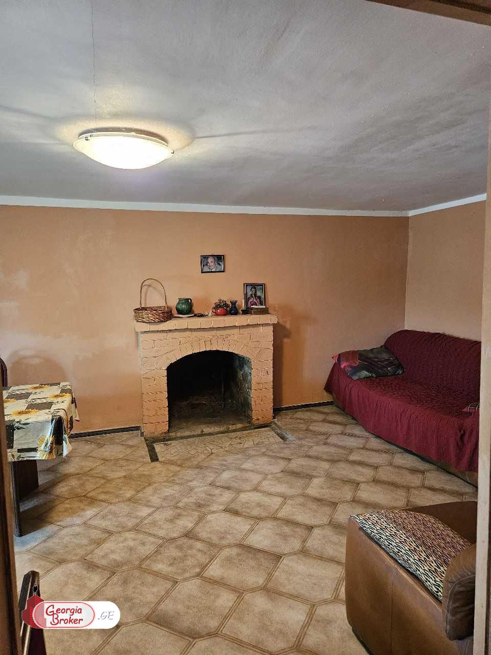 продается дом со старым ремонтом 6-комнат