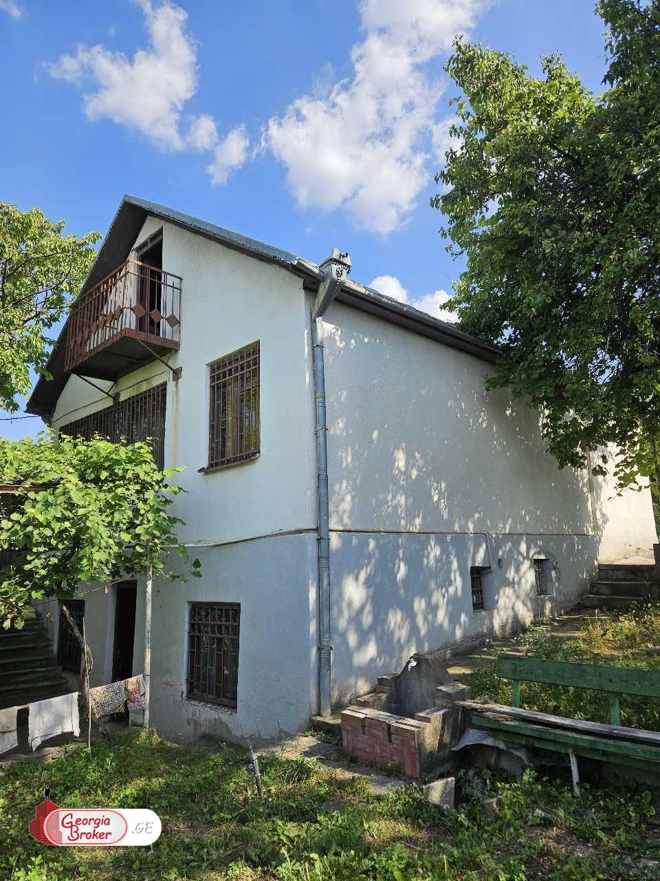 продается дом со старым ремонтом 6-комнат