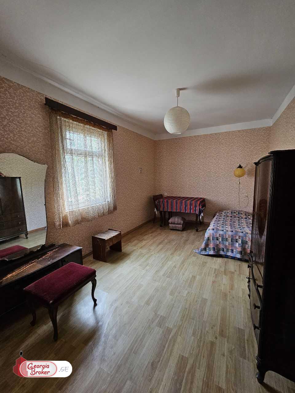 продается дом со старым ремонтом 6-комнат