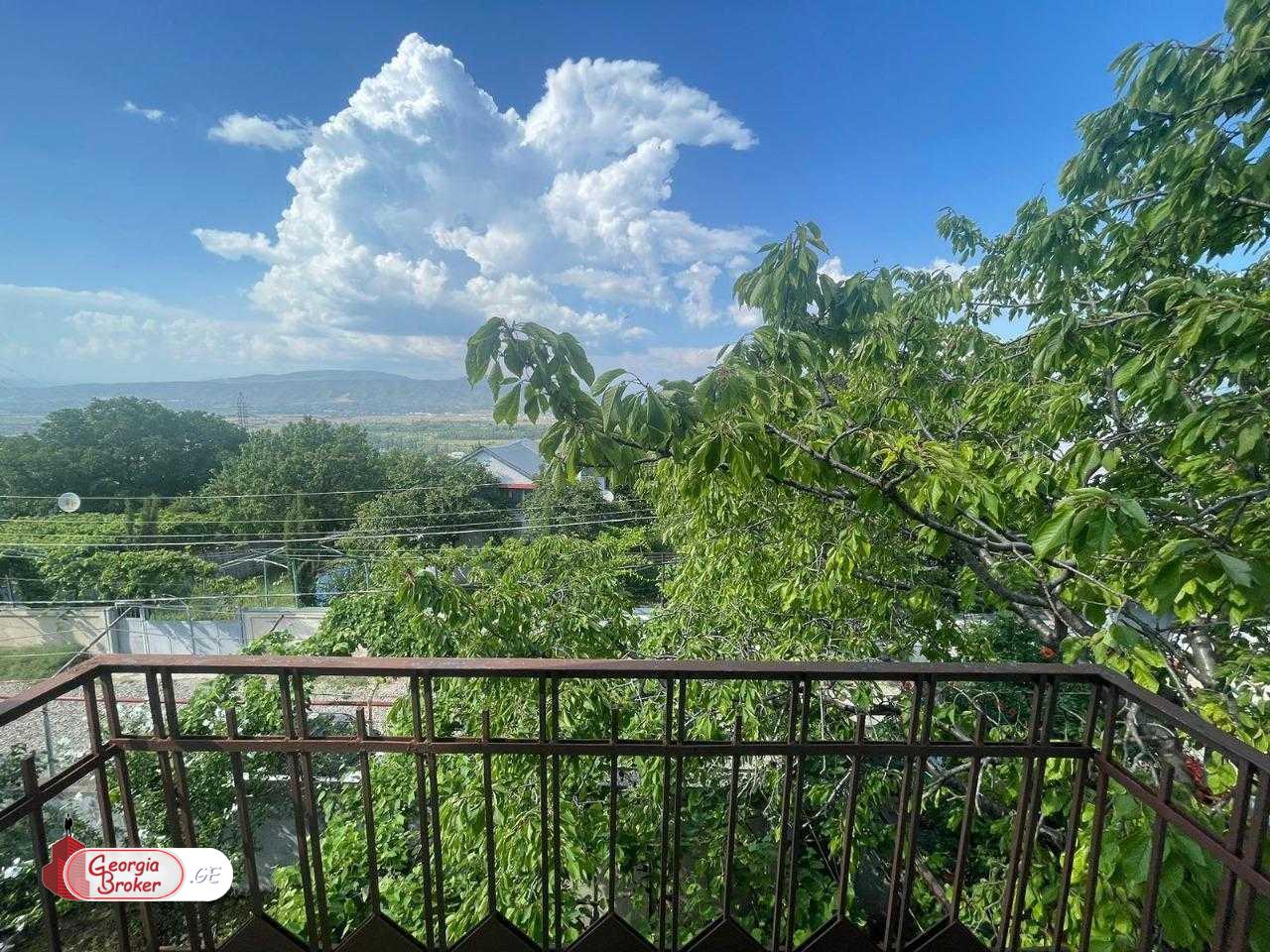 продается дом со старым ремонтом 6-комнат