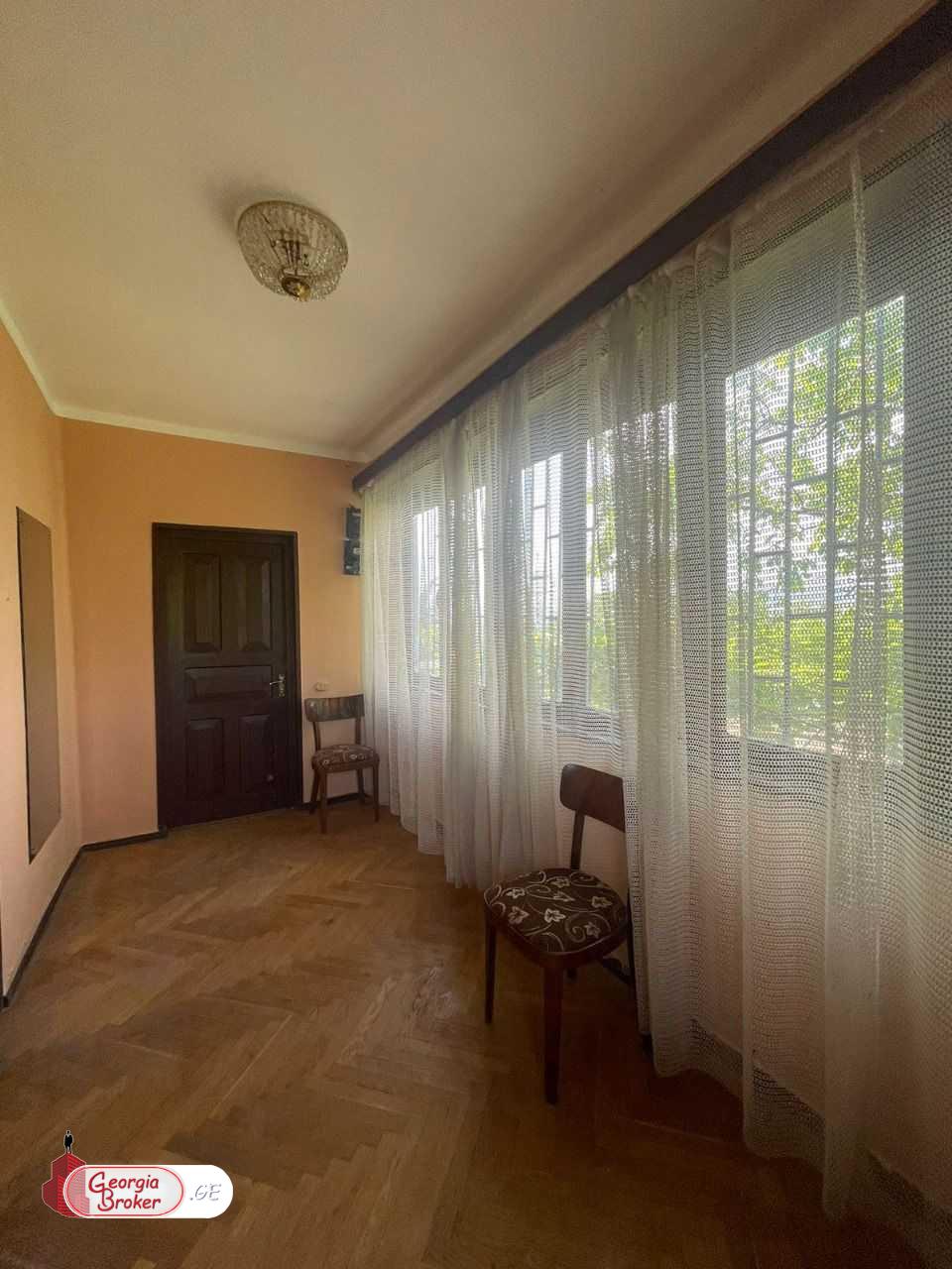 продается дом со старым ремонтом 6-комнат