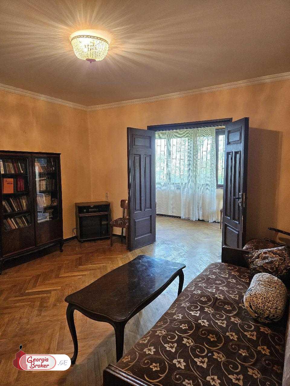 продается дом со старым ремонтом 6-комнат