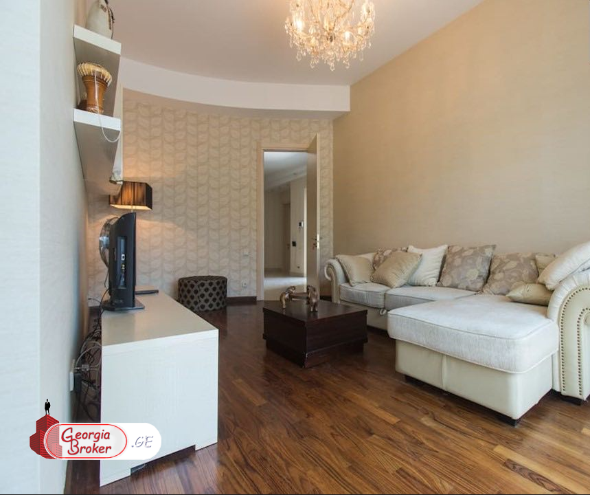 продается дом с новым ремонтом 8-комнат