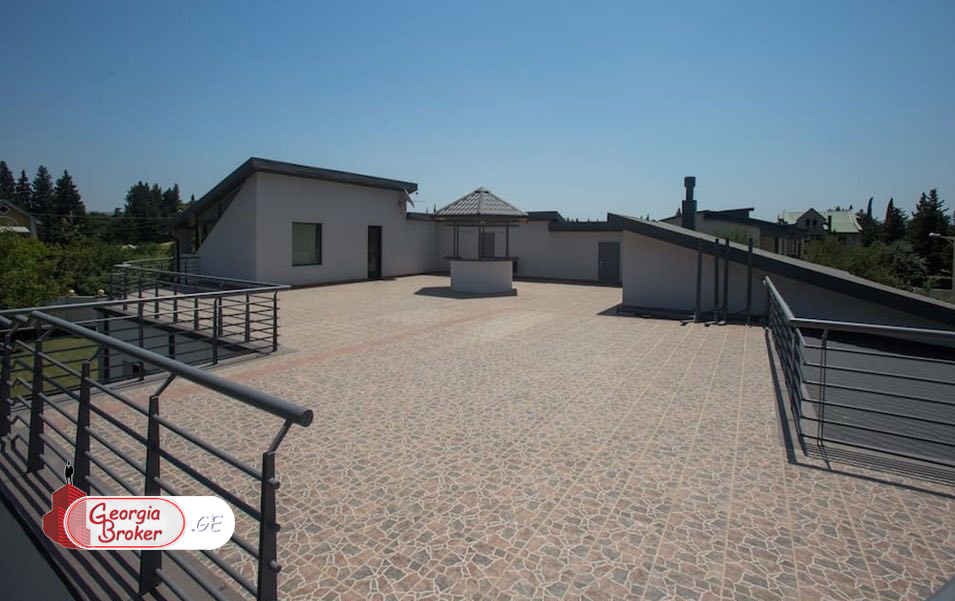 продается дом с новым ремонтом 8-комнат