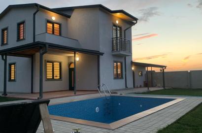 იყიდება ახალი გარემონტებული 5 ოთახიანი სახლი