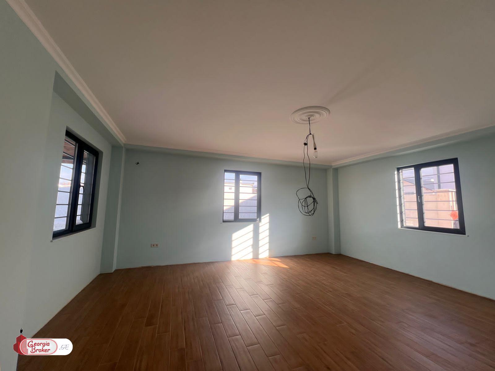 продается дом с новым ремонтом 5-комнат