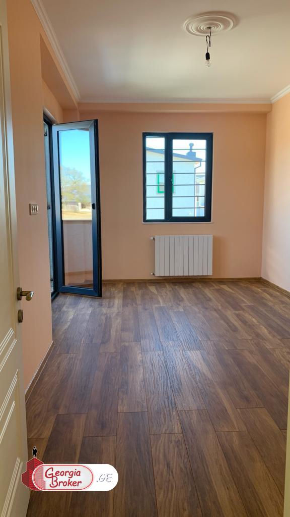 продается дом с новым ремонтом 5-комнат