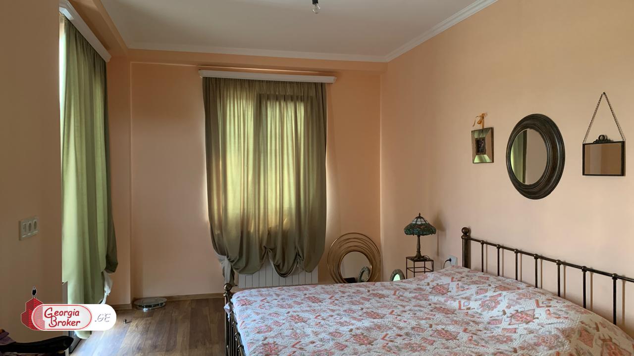 продается дом с новым ремонтом 5-комнат