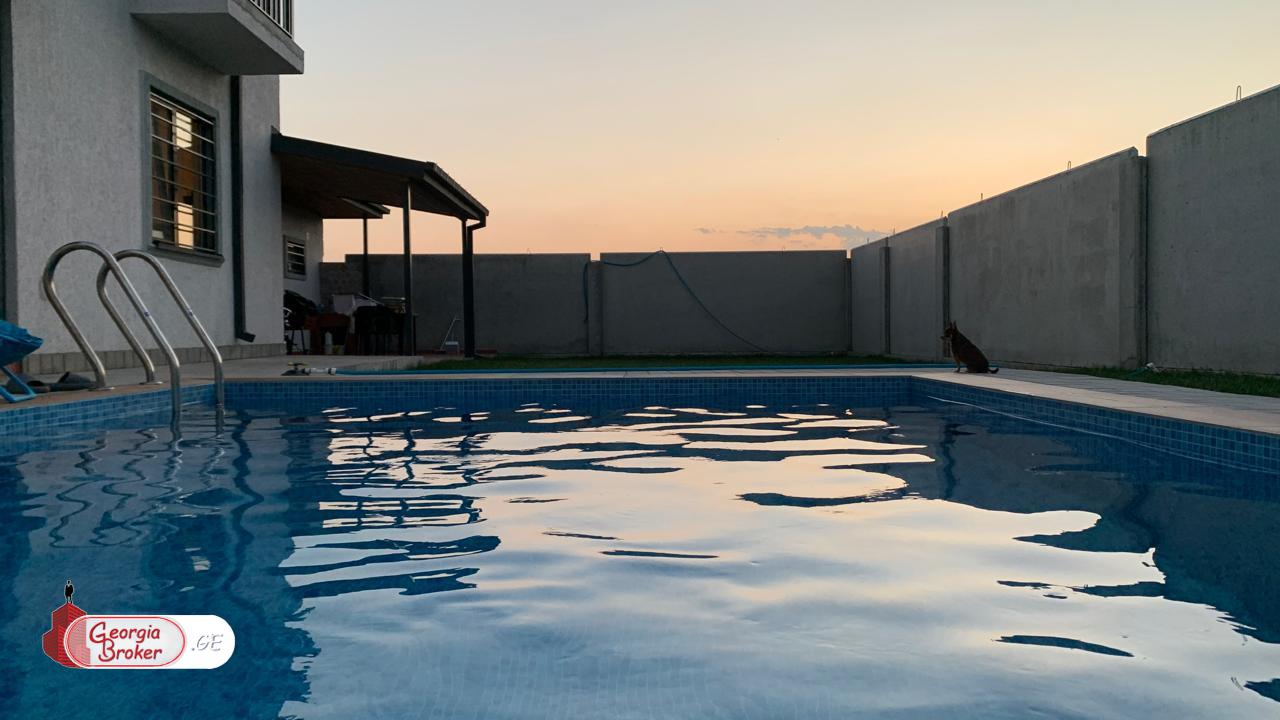 продается дом с новым ремонтом 5-комнат