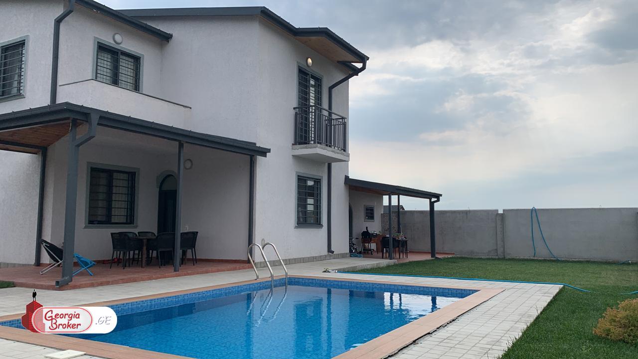 продается дом с новым ремонтом 5-комнат