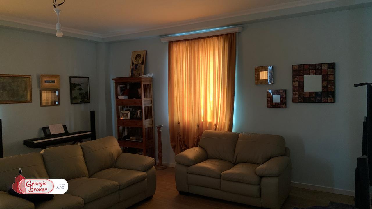 продается дом с новым ремонтом 5-комнат