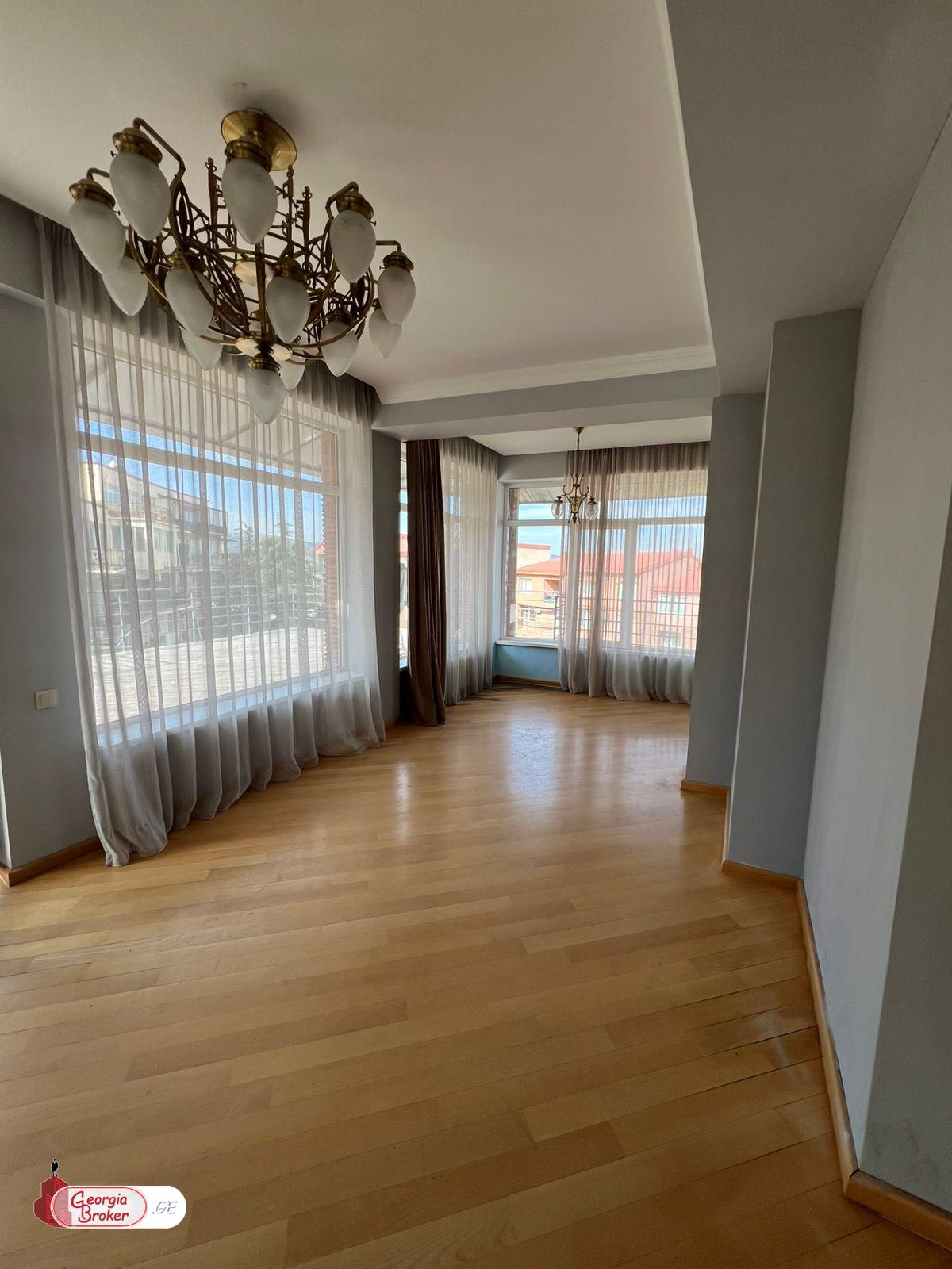 продается квартира с новым ремонтом 6-комнат