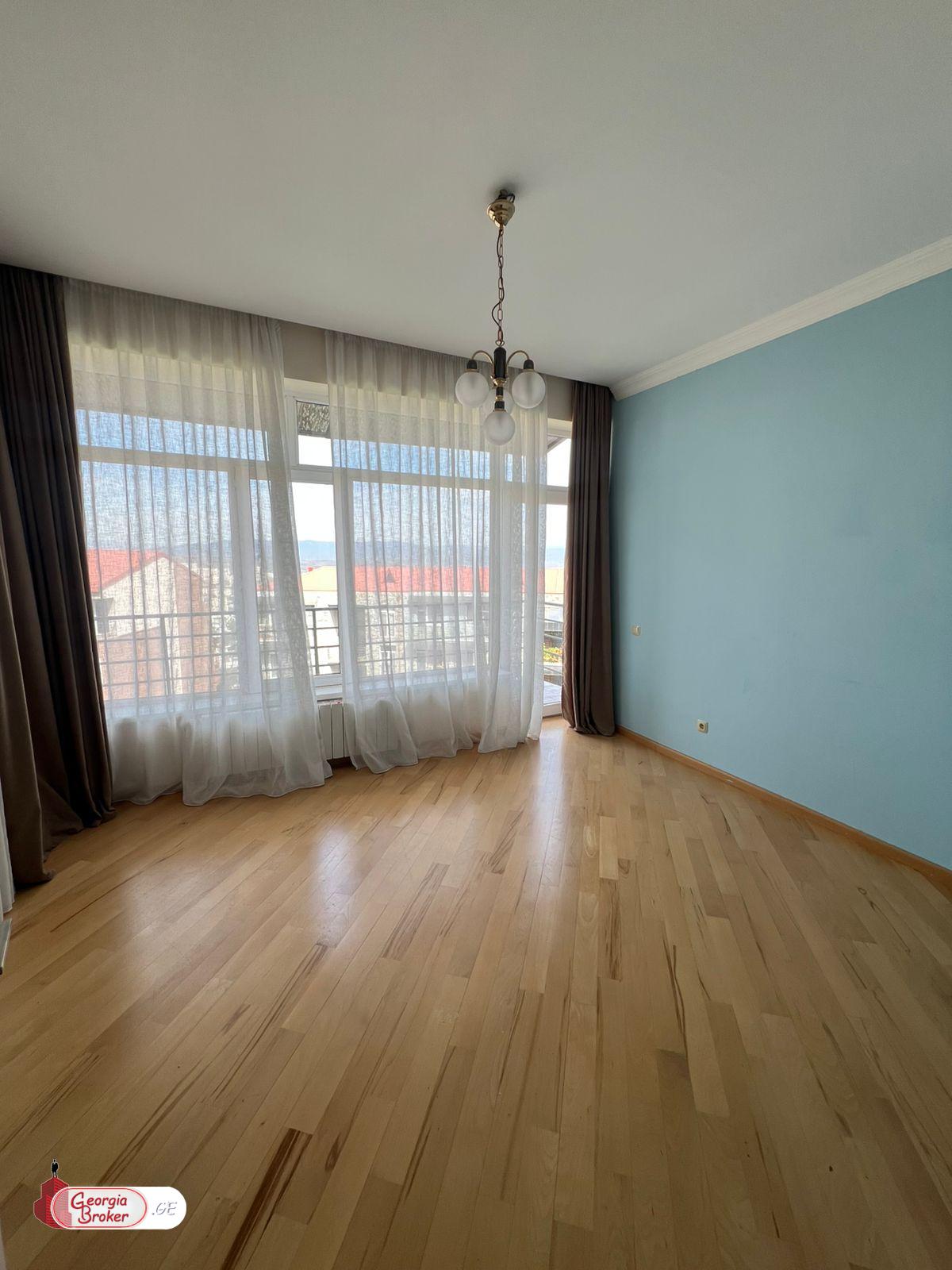 продается квартира с новым ремонтом 6-комнат