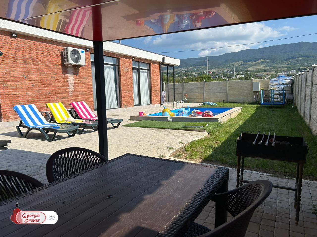 продается дом с новым ремонтом 4-комнаты