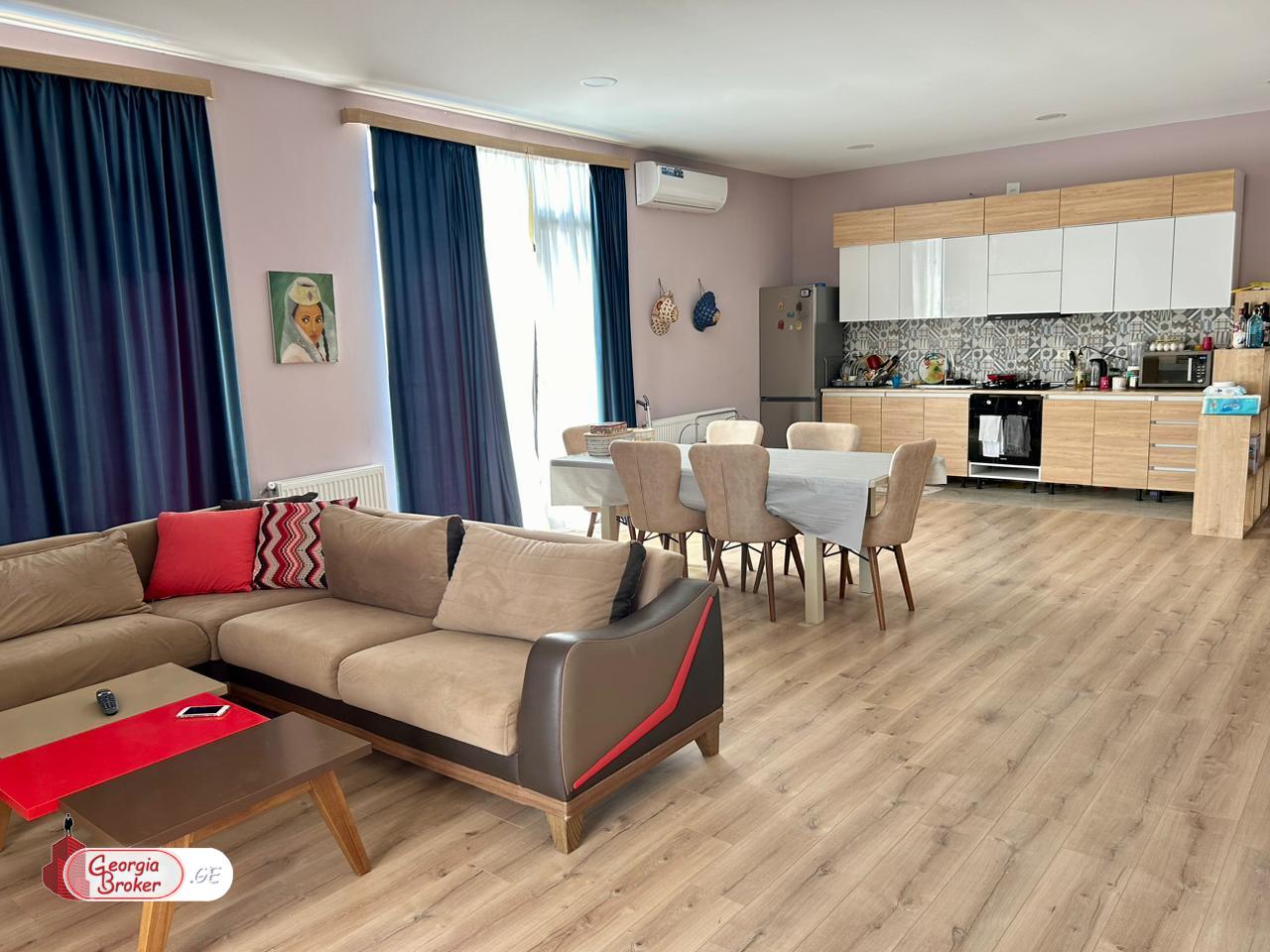 продается дом с новым ремонтом 4-комнаты